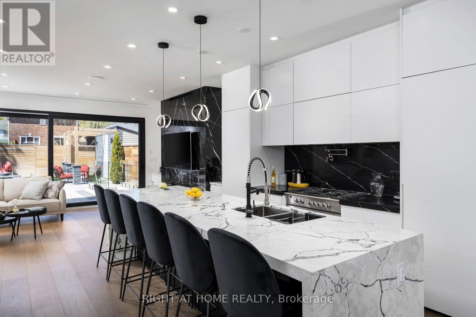 40 Sixth Street, Toronto (new Toronto), Ontario