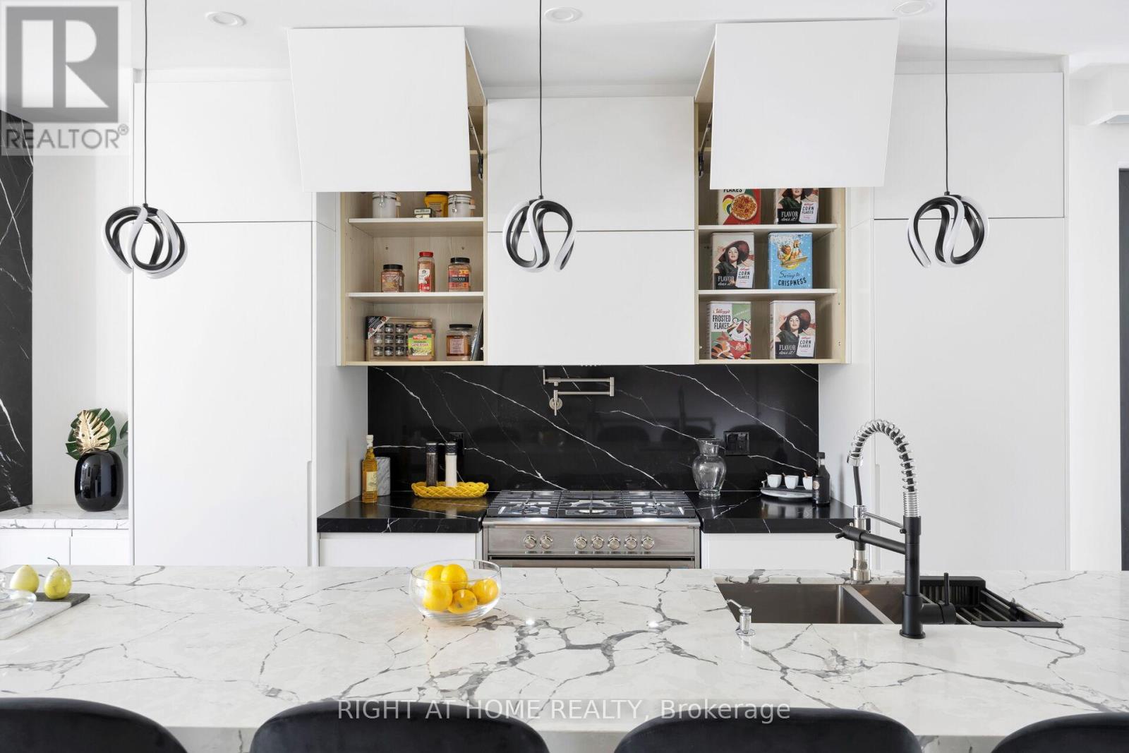 40 Sixth Street, Toronto (new Toronto), Ontario