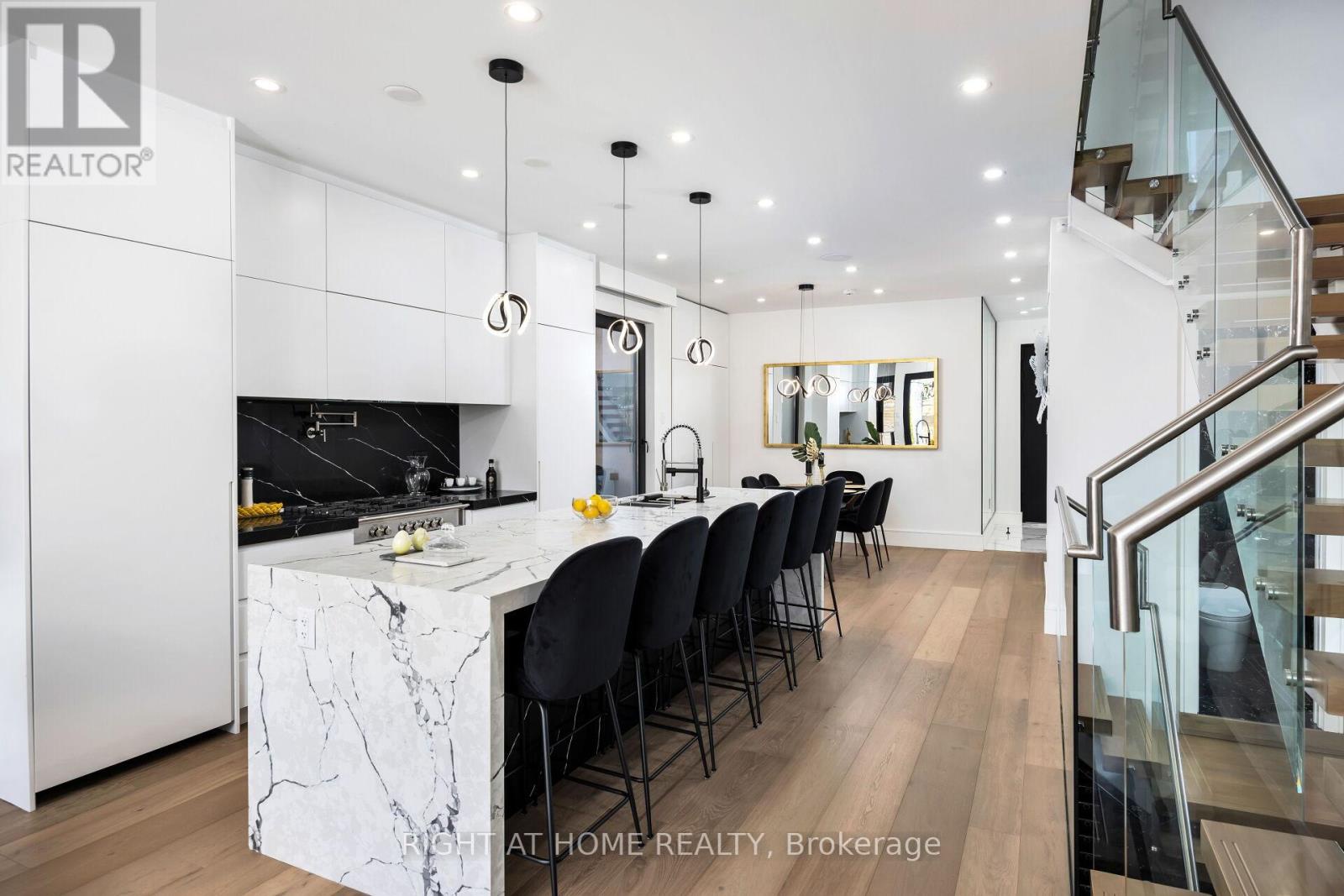 40 Sixth Street, Toronto (new Toronto), Ontario