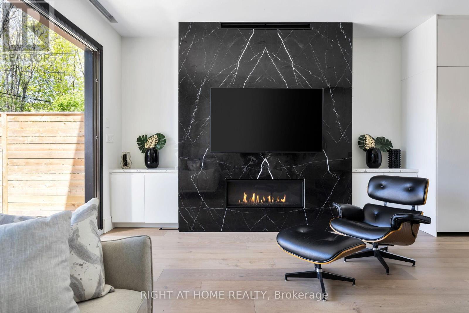 40 Sixth Street, Toronto (new Toronto), Ontario