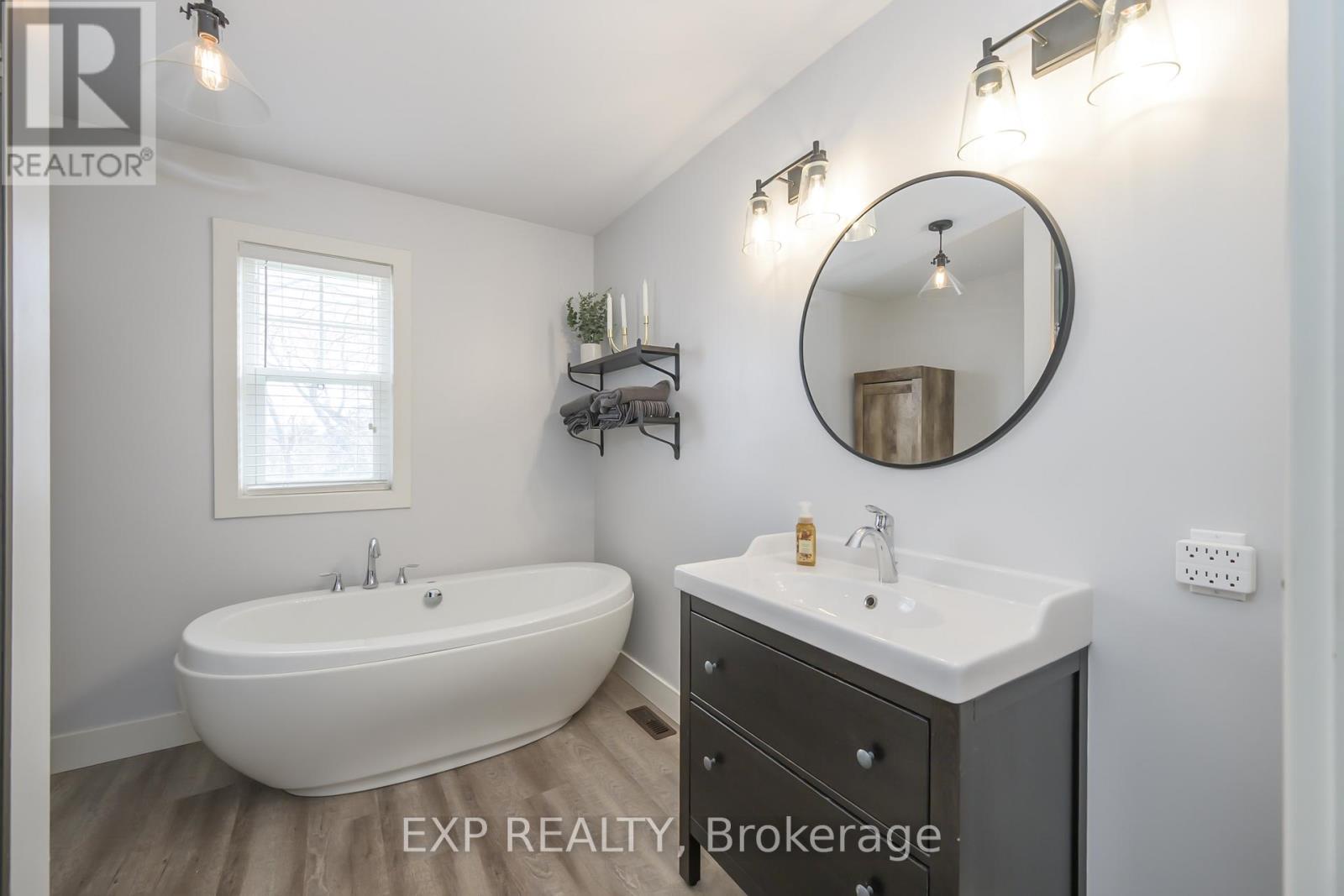 1276 Crumlin Side Road, London East (east J), Ontario