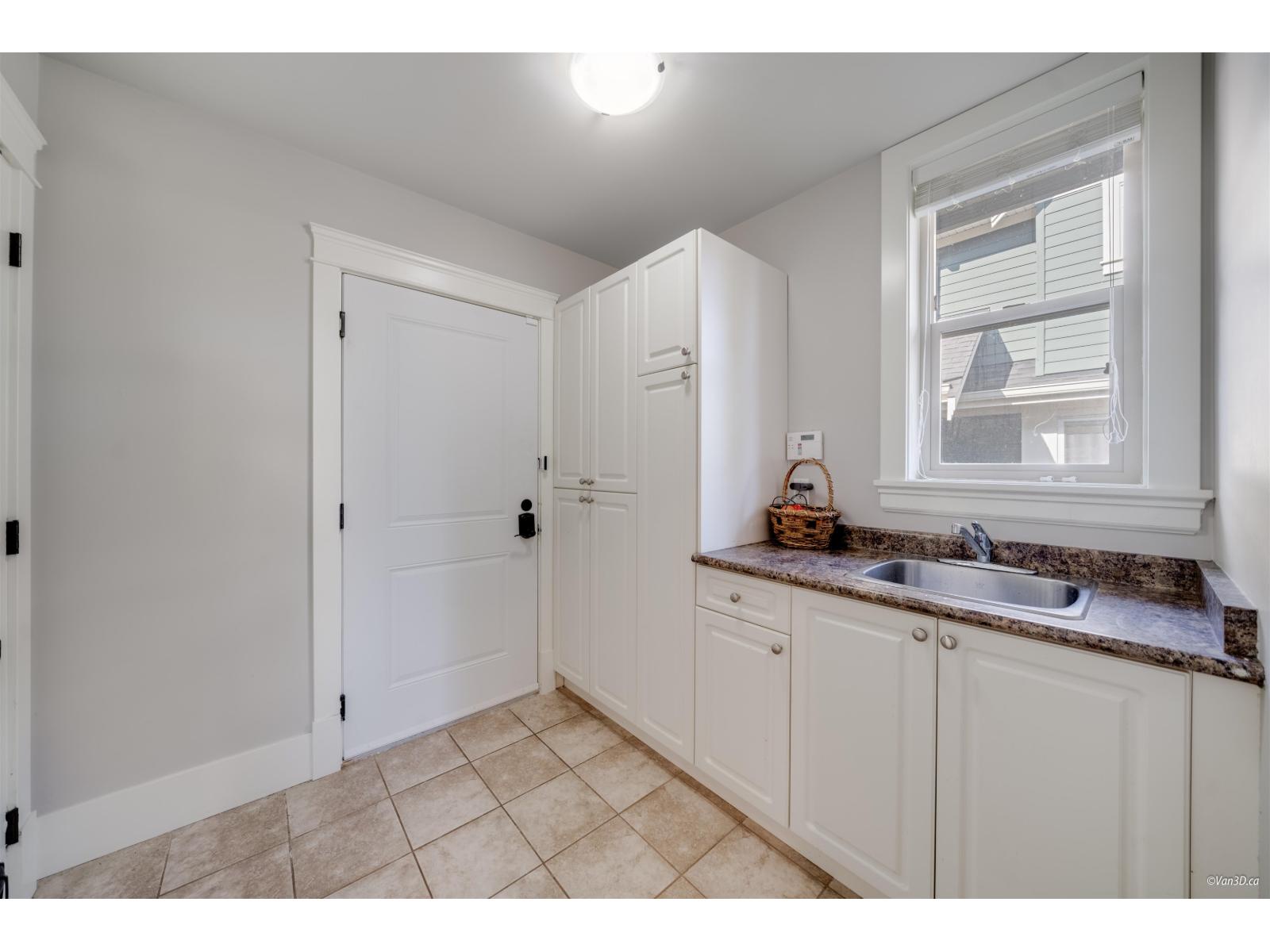 16147 27b Avenue, Surrey, British Columbia