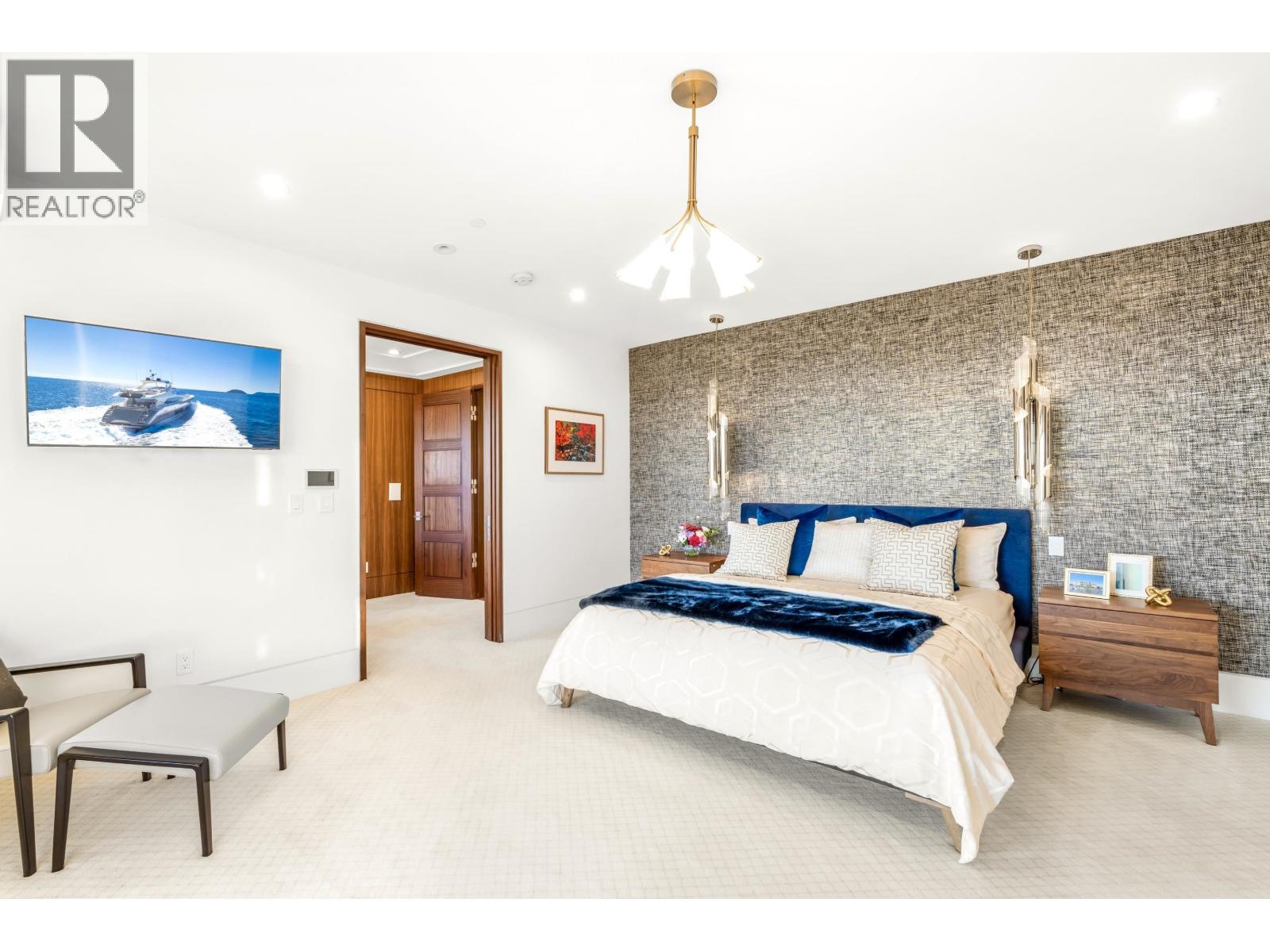 1036 Eyremount Drive, West Vancouver, British Columbia