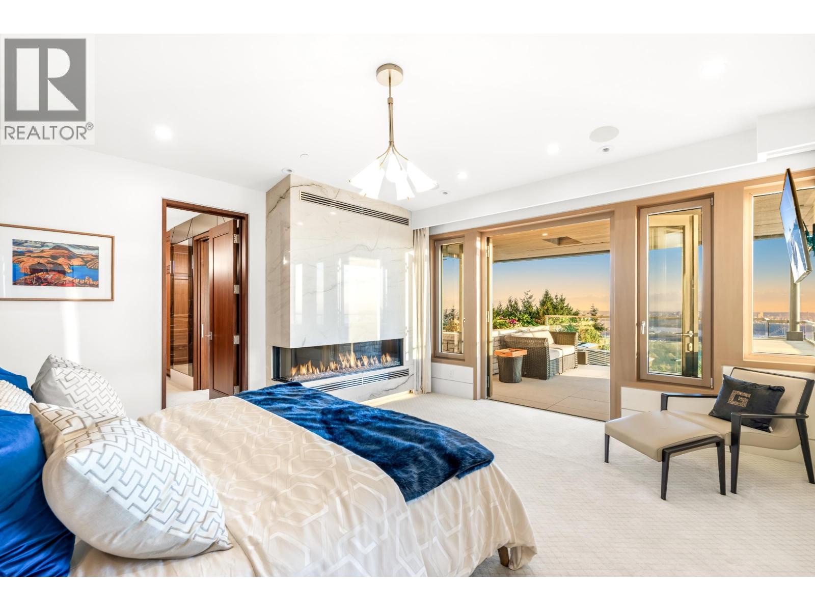 1036 Eyremount Drive, West Vancouver, British Columbia