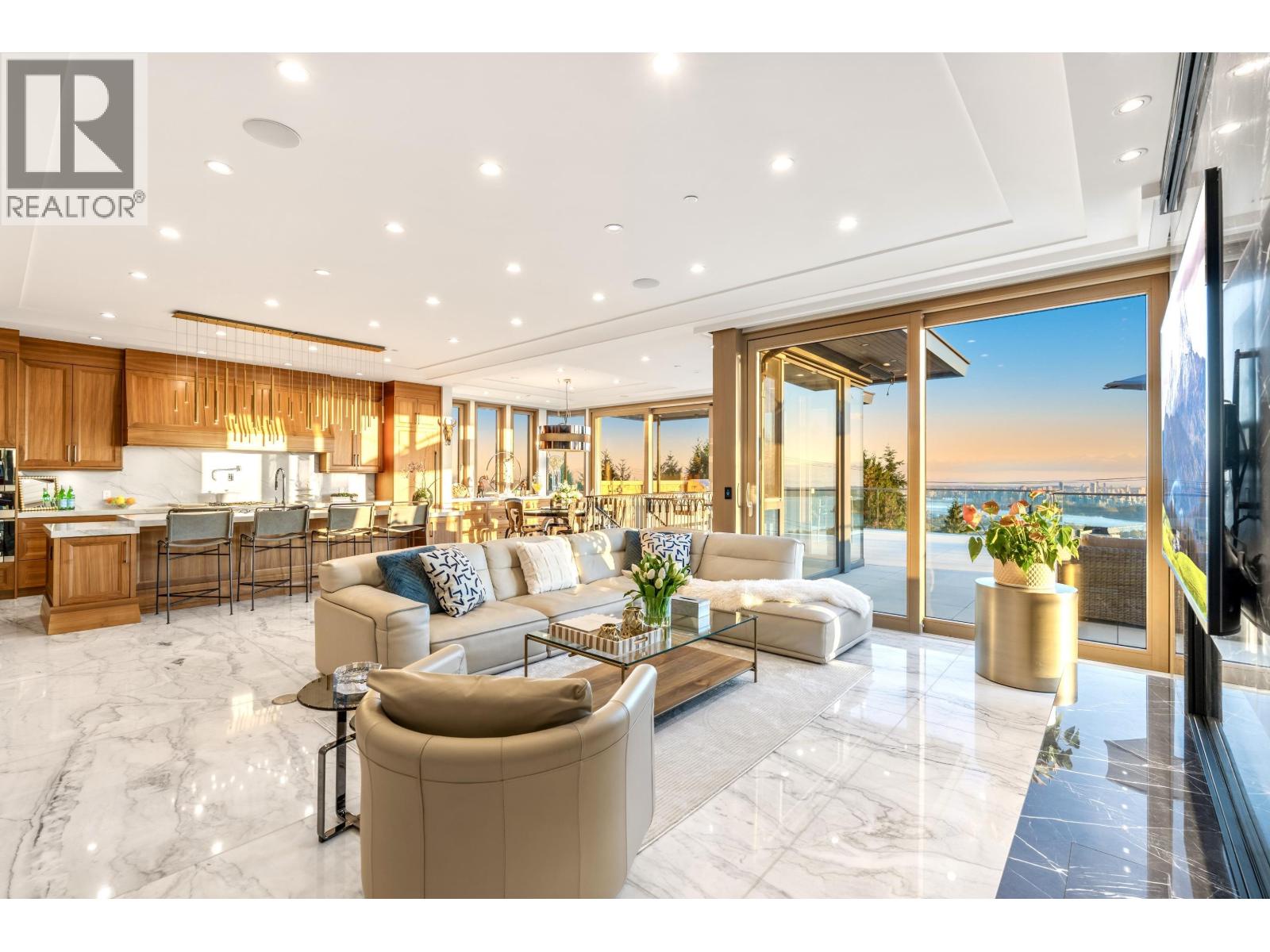 1036 Eyremount Drive, West Vancouver, British Columbia