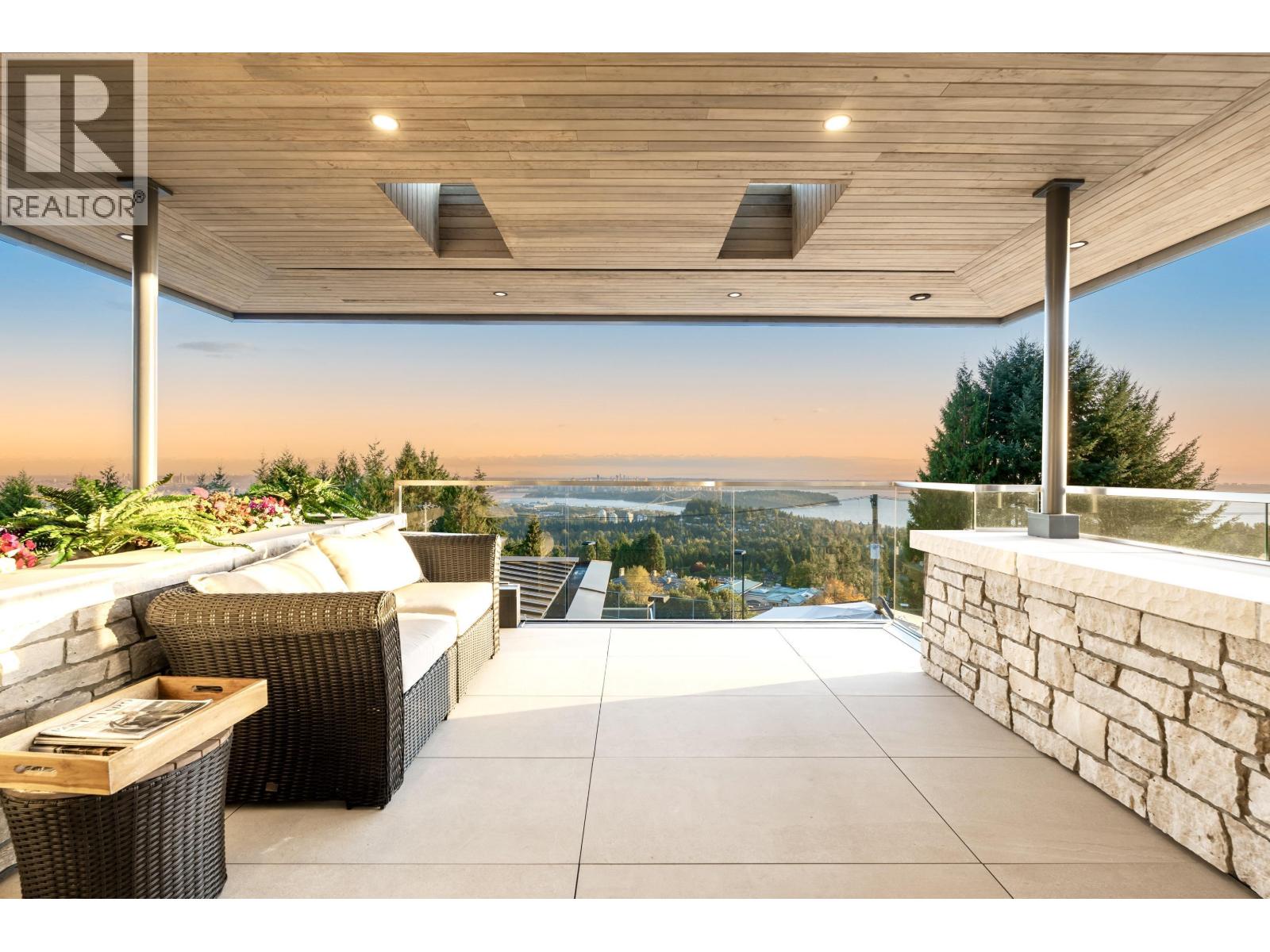 1036 Eyremount Drive, West Vancouver, British Columbia