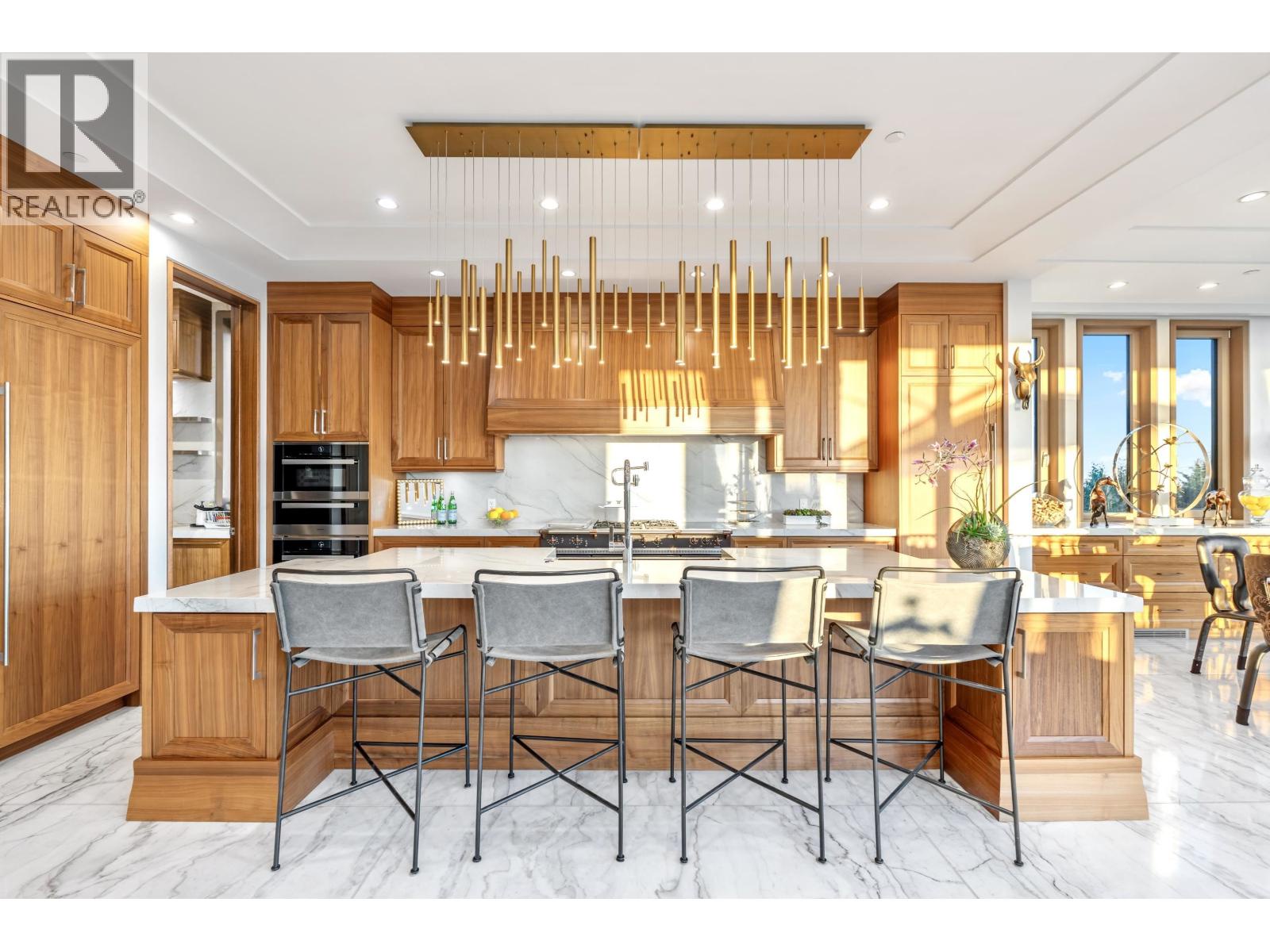 1036 Eyremount Drive, West Vancouver, British Columbia