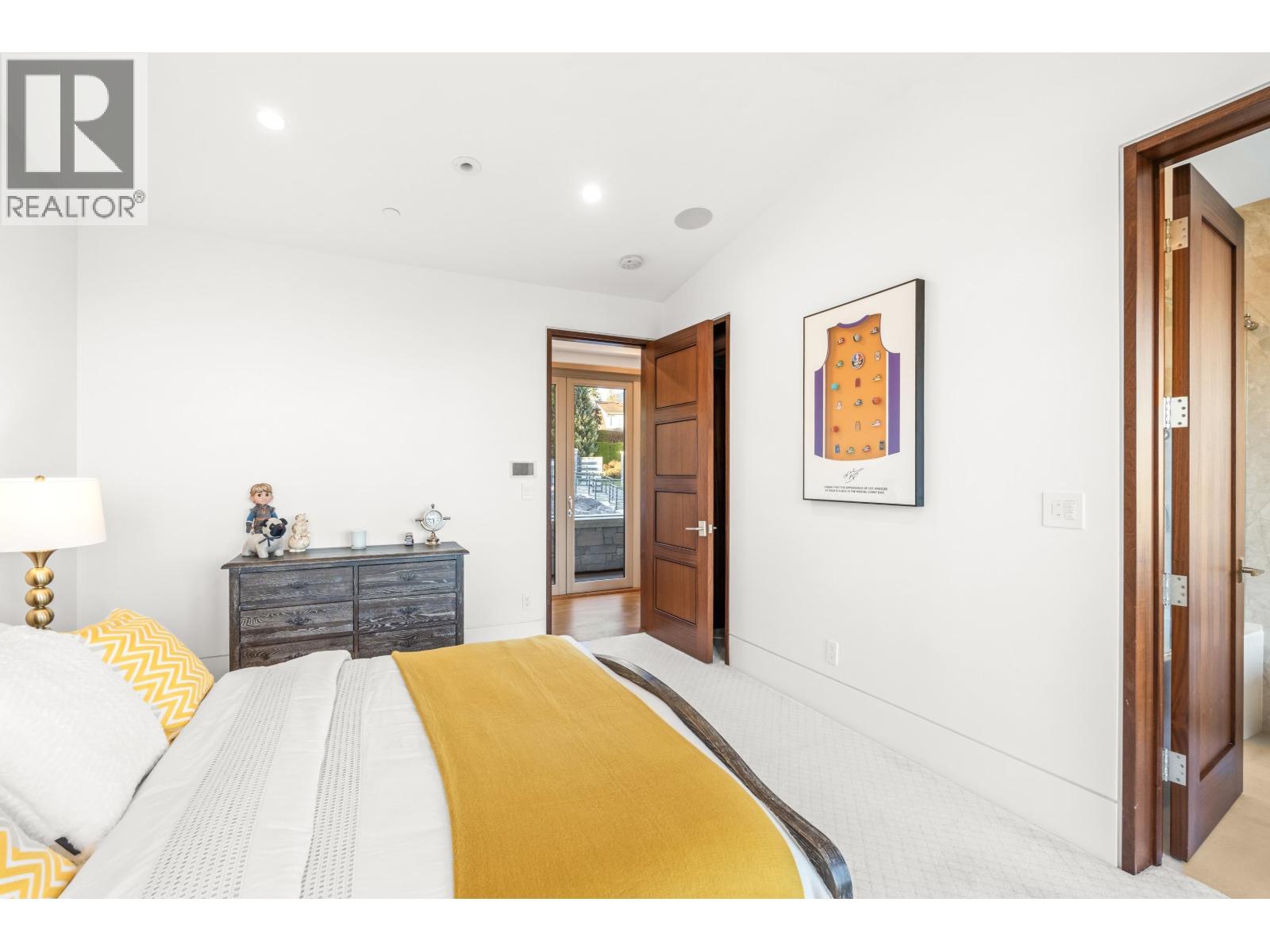 1036 Eyremount Drive, West Vancouver, British Columbia