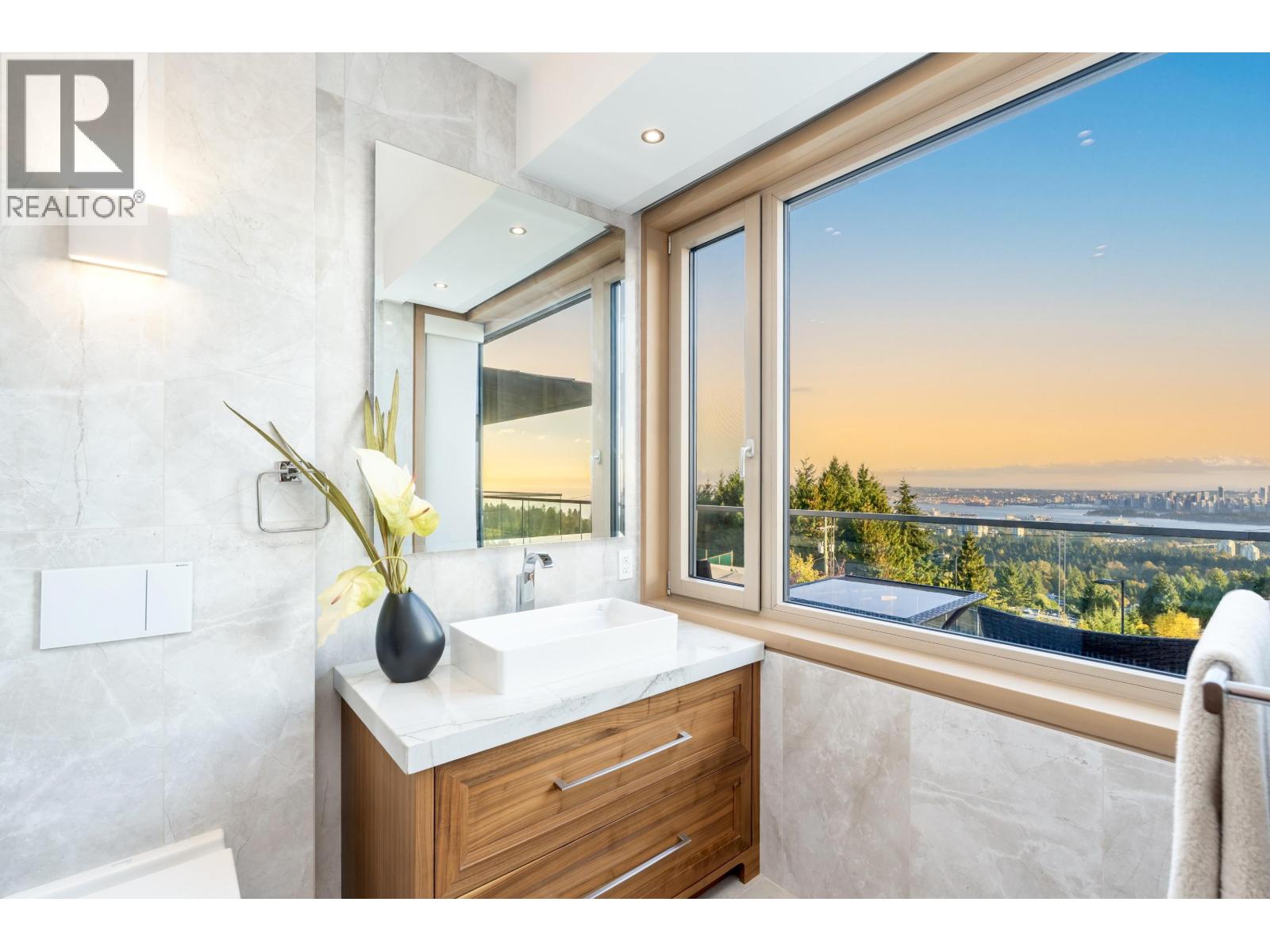 1036 Eyremount Drive, West Vancouver, British Columbia