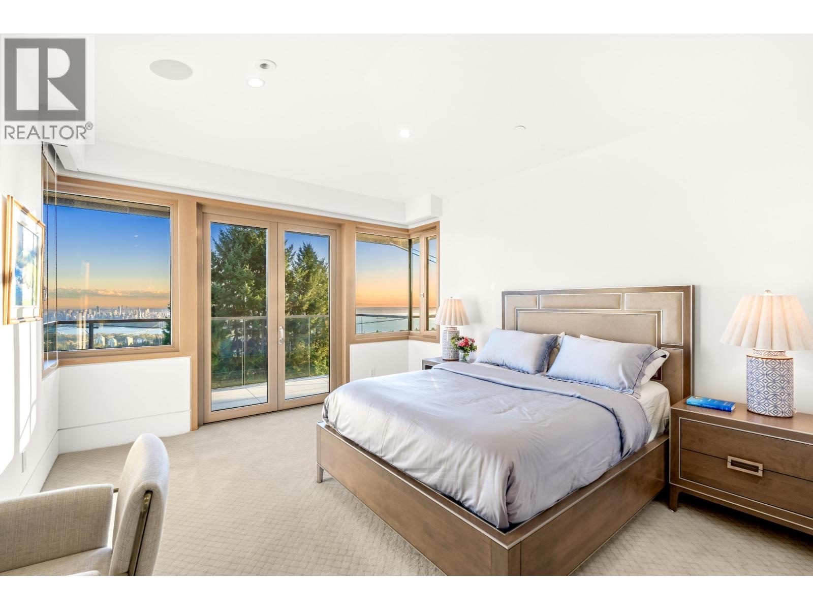 1036 Eyremount Drive, West Vancouver, British Columbia