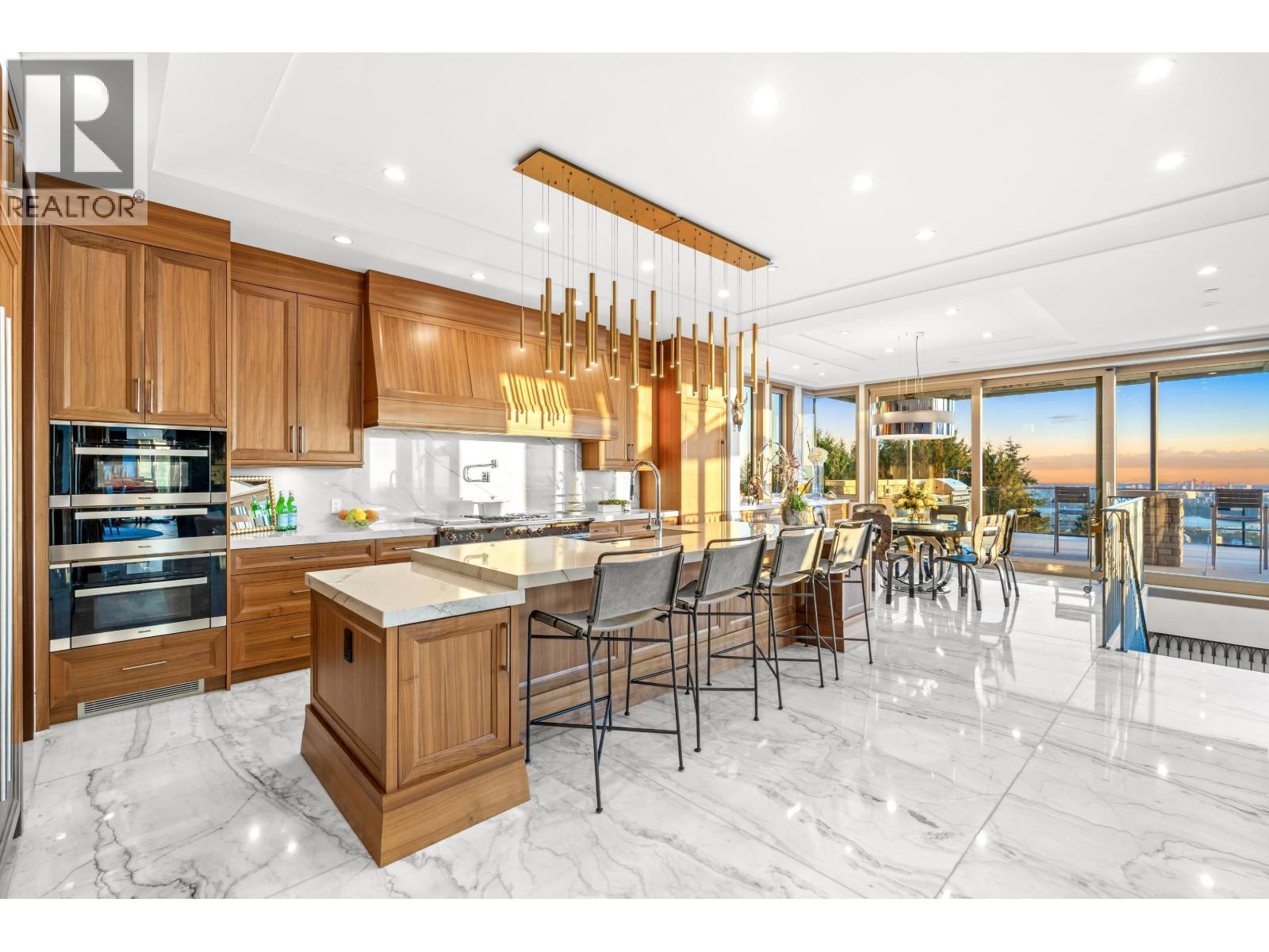 1036 Eyremount Drive, West Vancouver, British Columbia