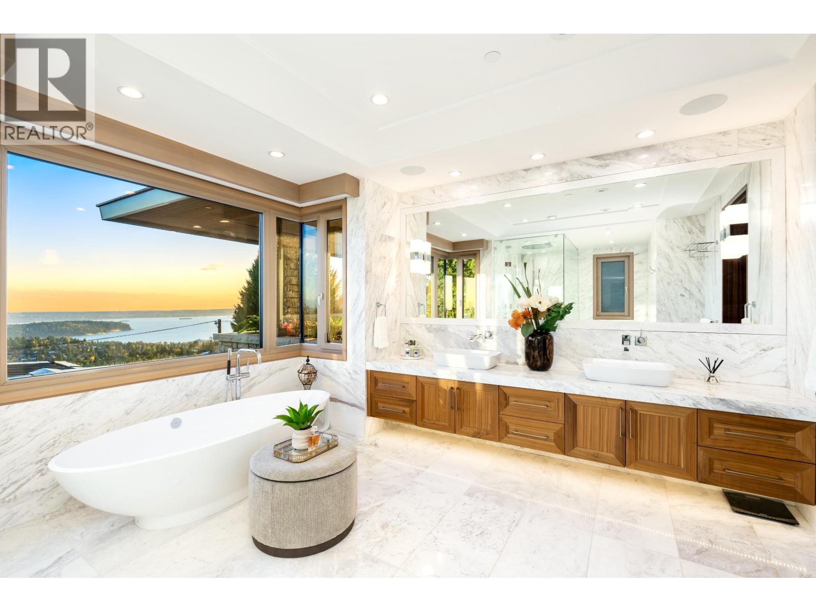 1036 Eyremount Drive, West Vancouver, British Columbia