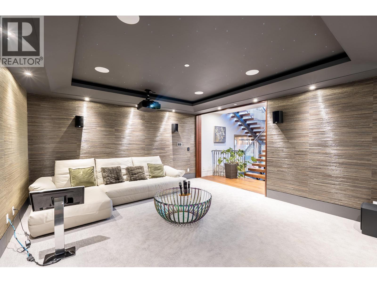 1036 Eyremount Drive, West Vancouver, British Columbia