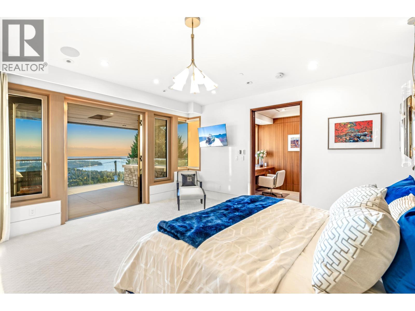 1036 Eyremount Drive, West Vancouver, British Columbia