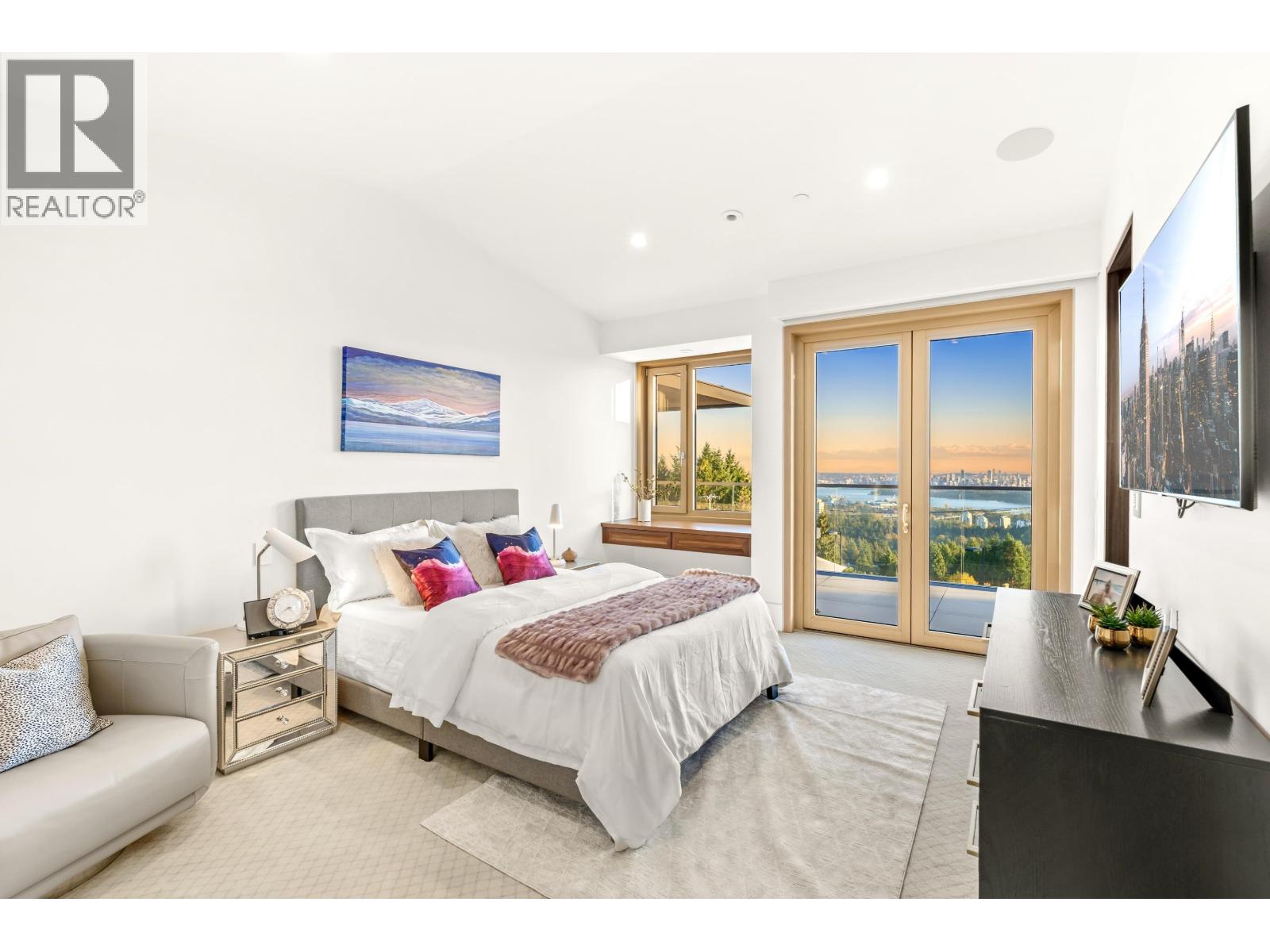 1036 Eyremount Drive, West Vancouver, British Columbia