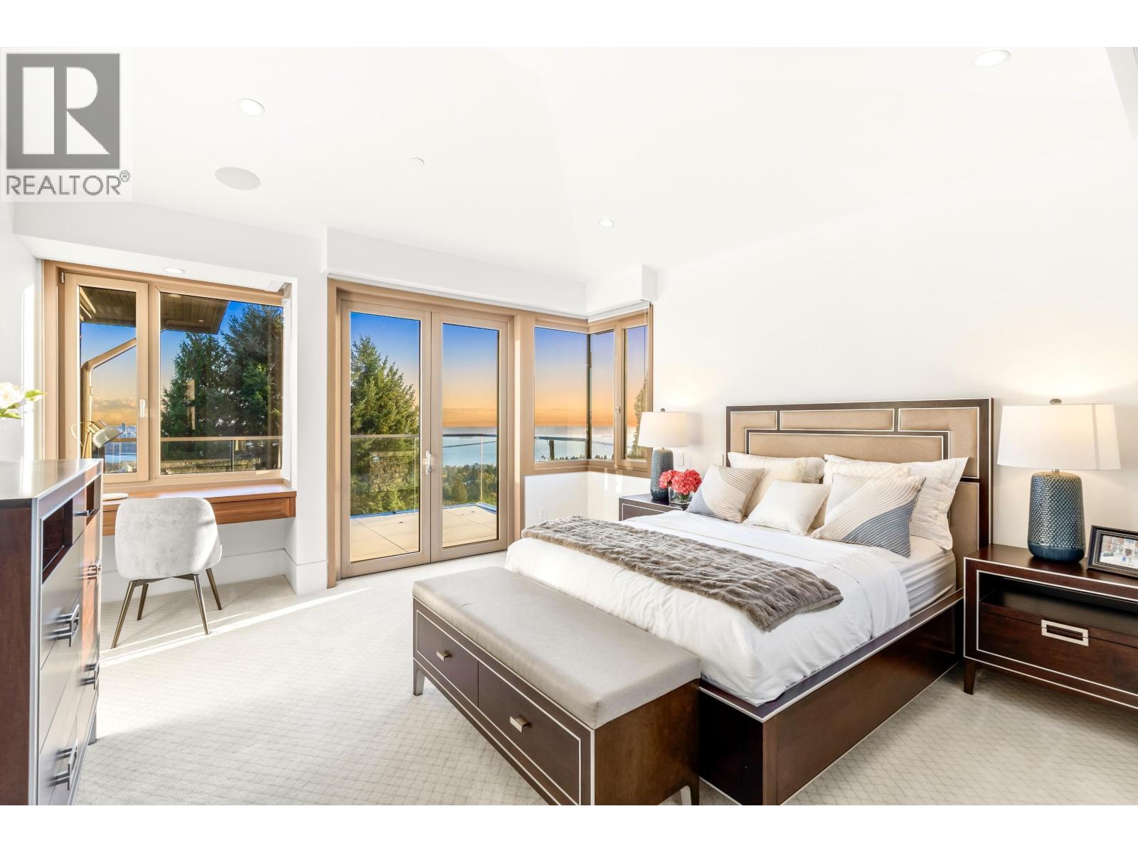 1036 Eyremount Drive, West Vancouver, British Columbia