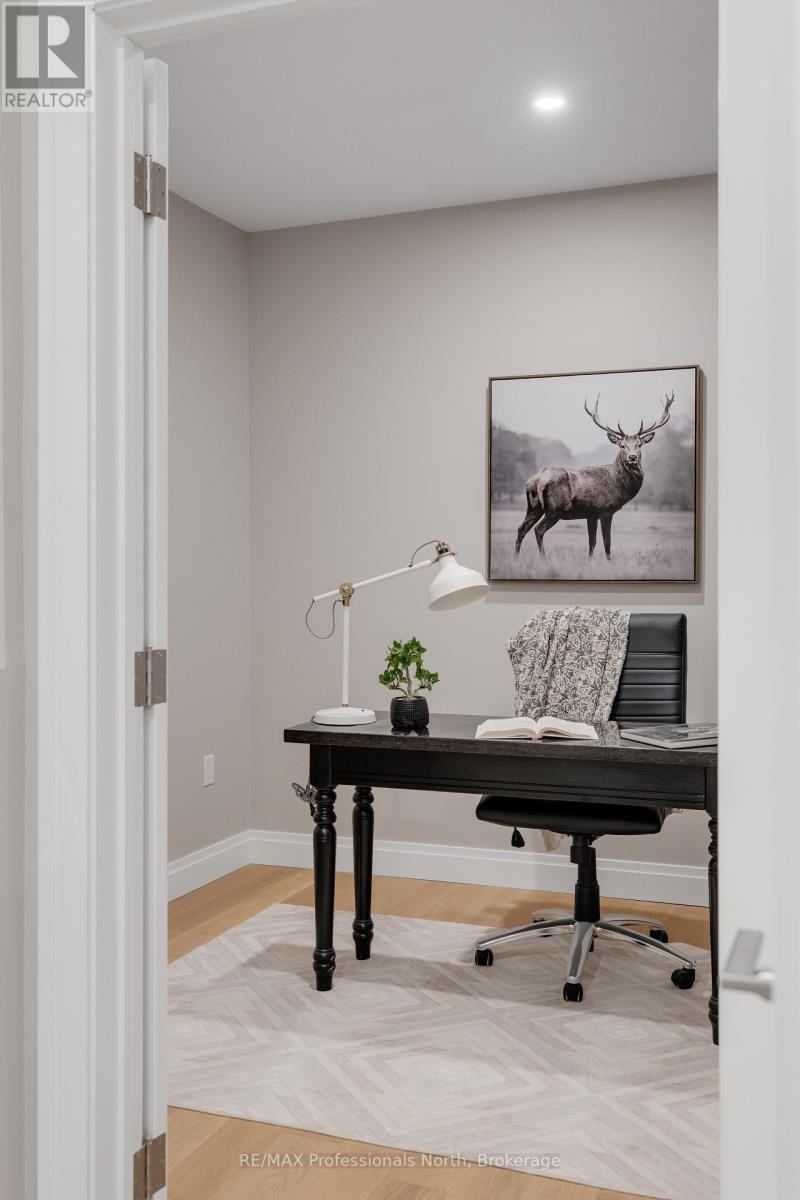 203 - 32 Brunel Road, Huntsville (chaffey), Ontario