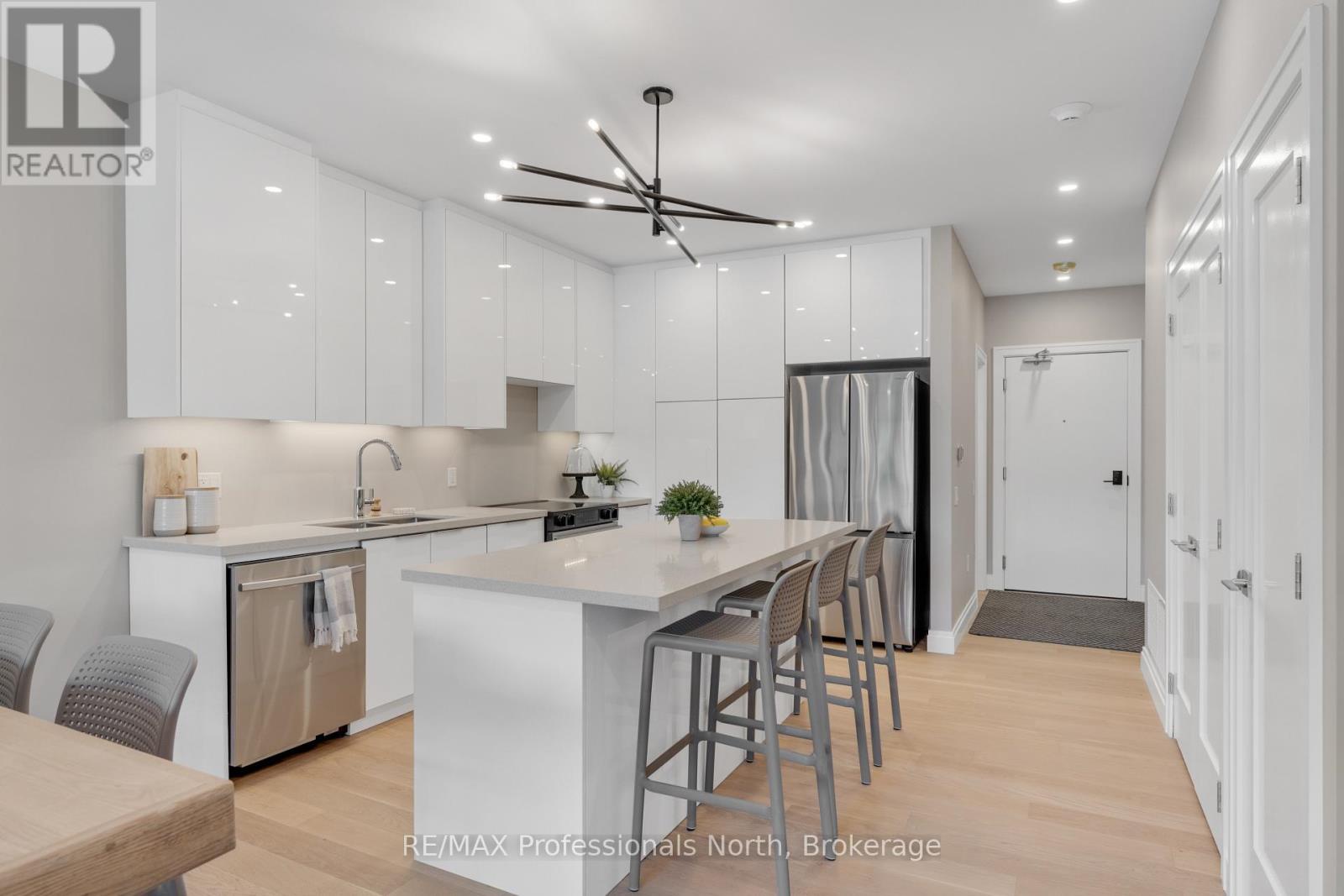 203 - 32 Brunel Road, Huntsville (chaffey), Ontario