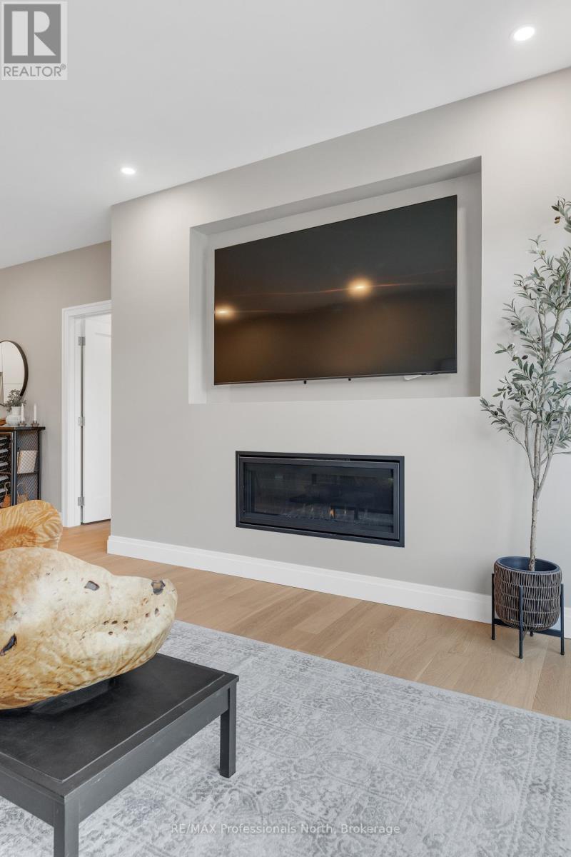 203 - 32 Brunel Road, Huntsville (chaffey), Ontario