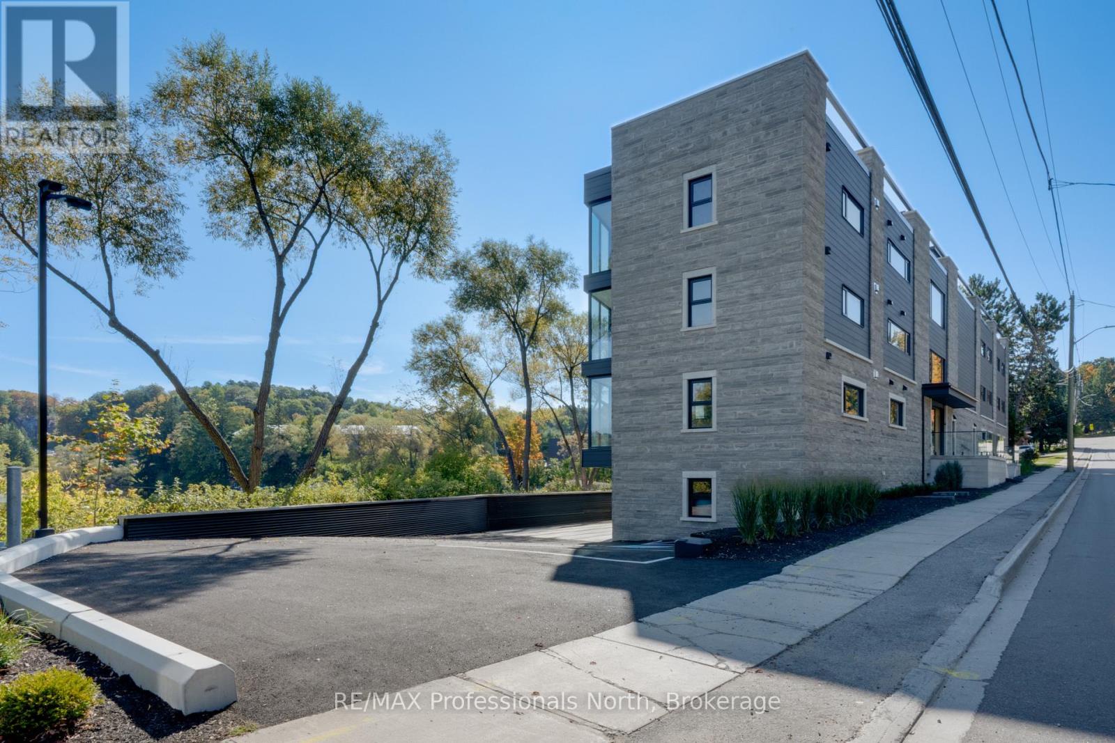 203 - 32 Brunel Road, Huntsville (chaffey), Ontario