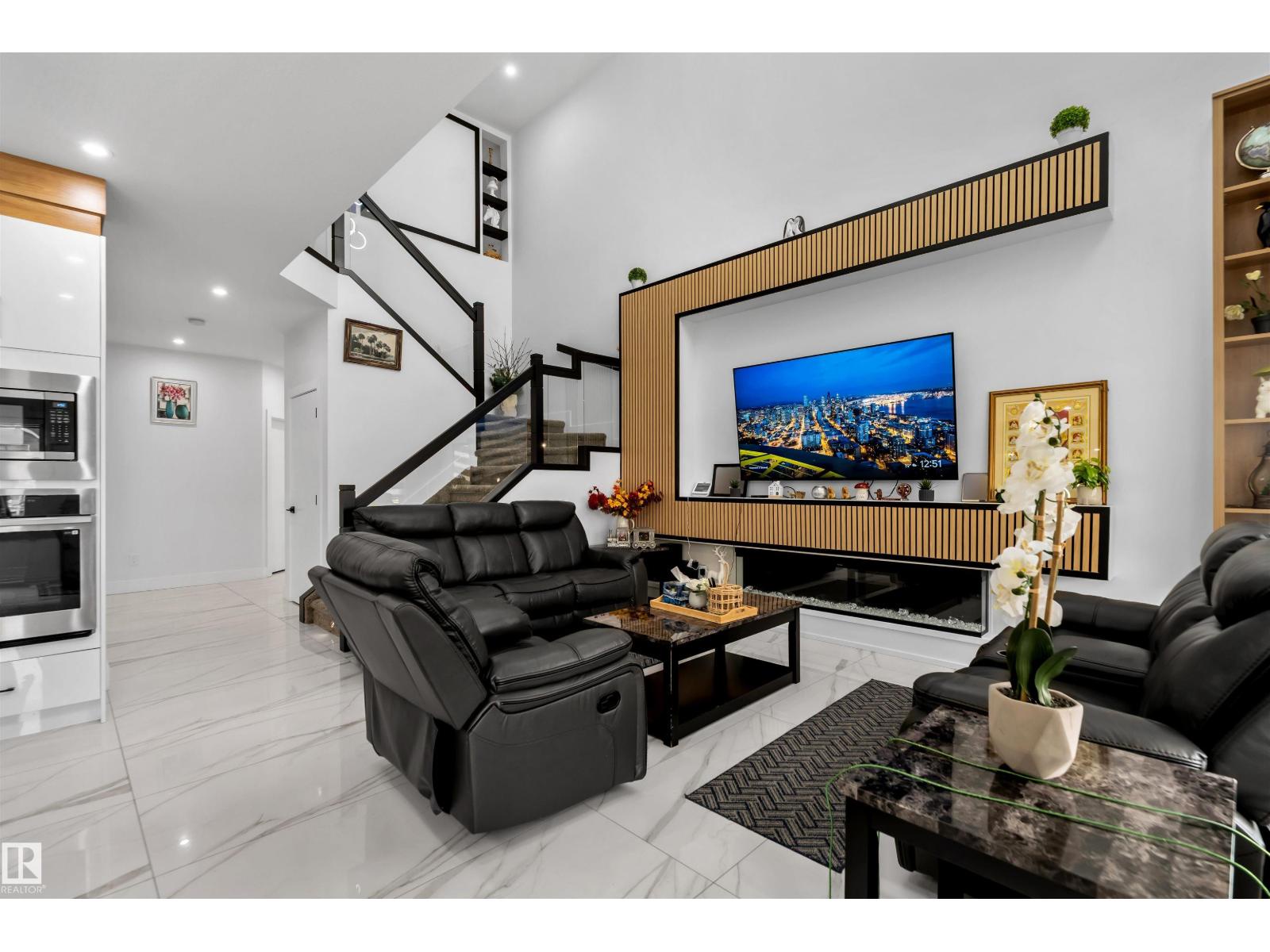 15518 13a Av Sw, Edmonton, Alberta