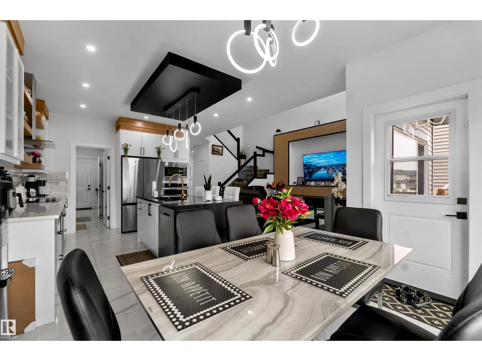 15518 13a Av Sw, Edmonton, Alberta