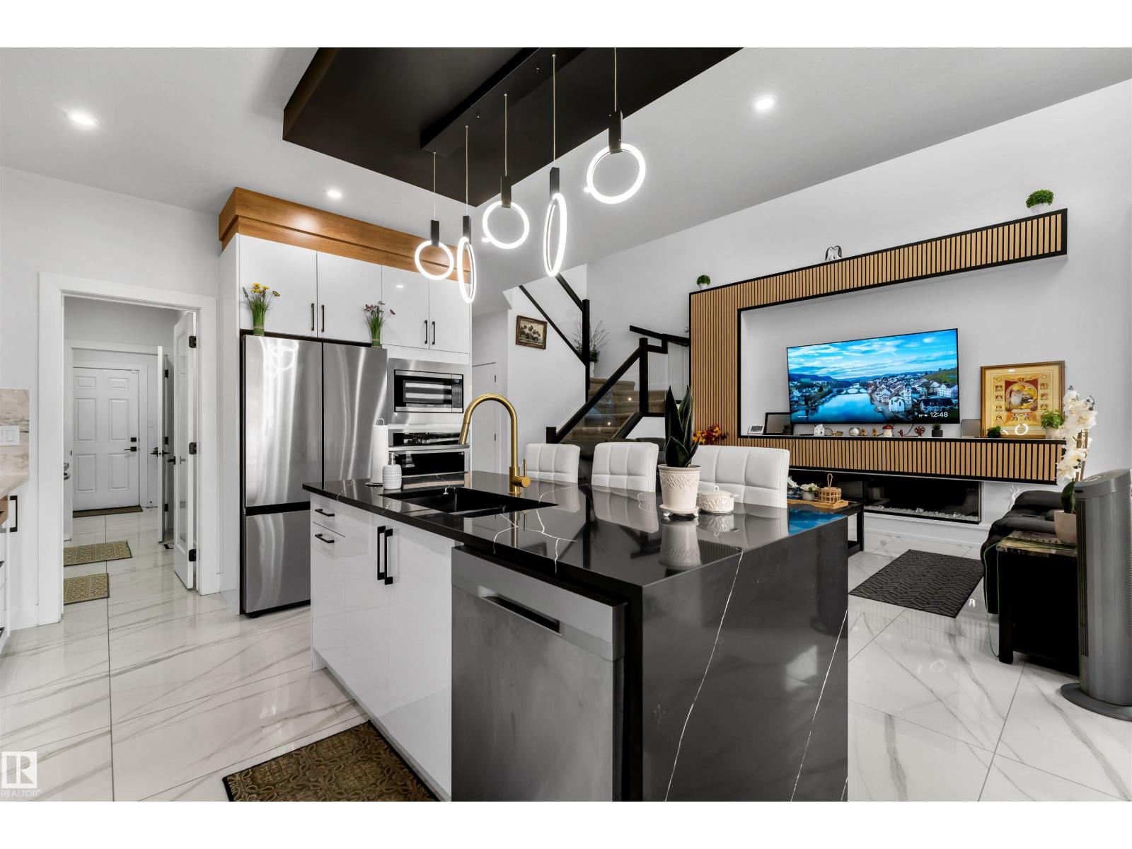 15518 13a Av Sw, Edmonton, Alberta