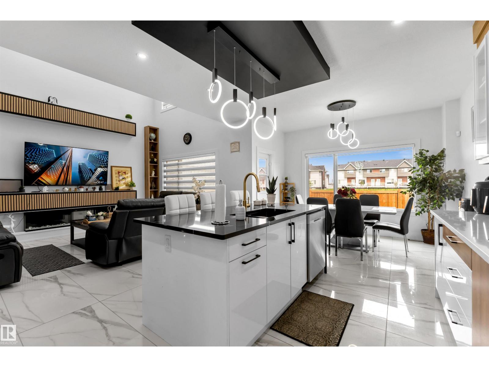 15518 13a Av Sw, Edmonton, Alberta