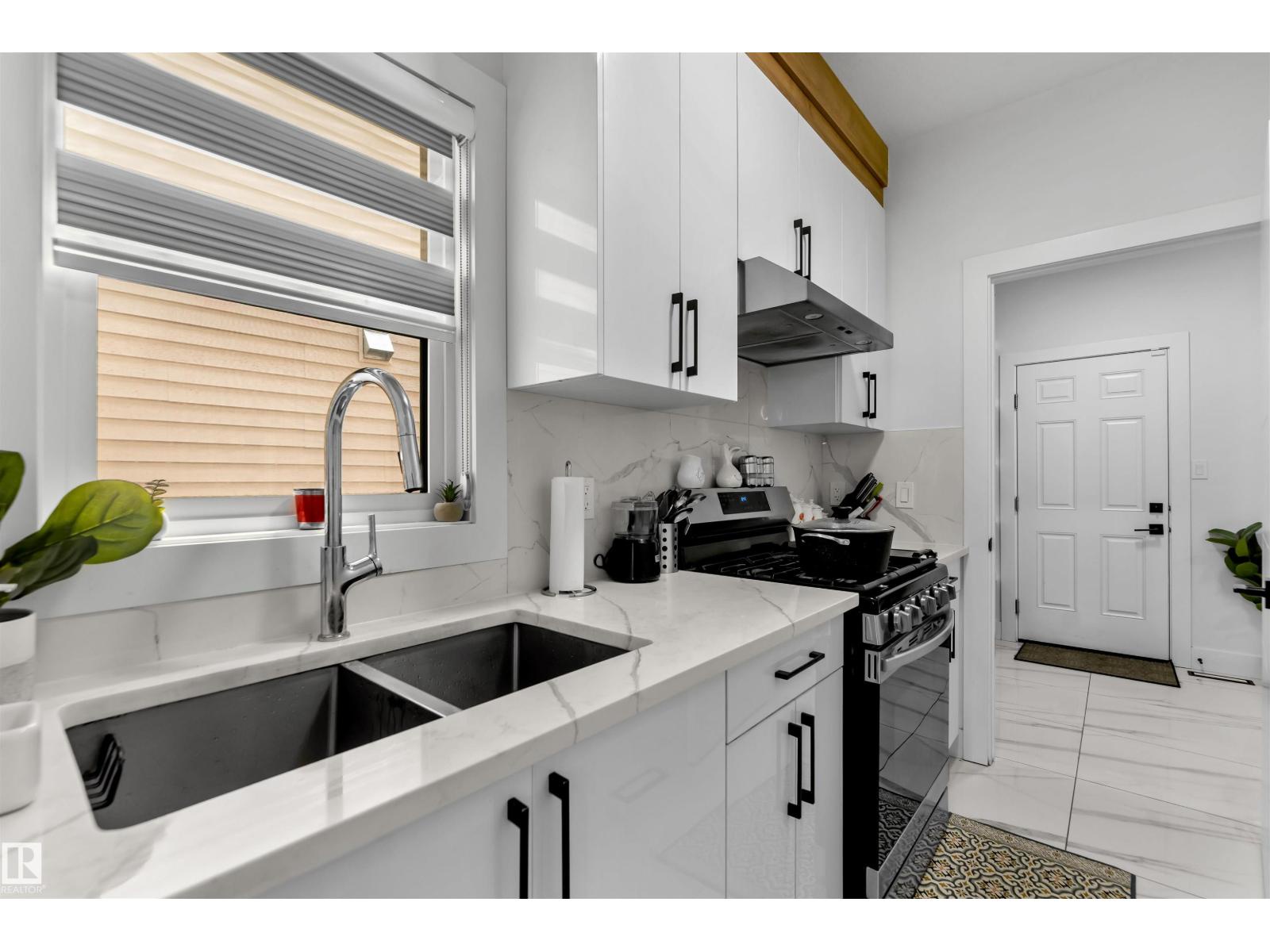 15518 13a Av Sw, Edmonton, Alberta