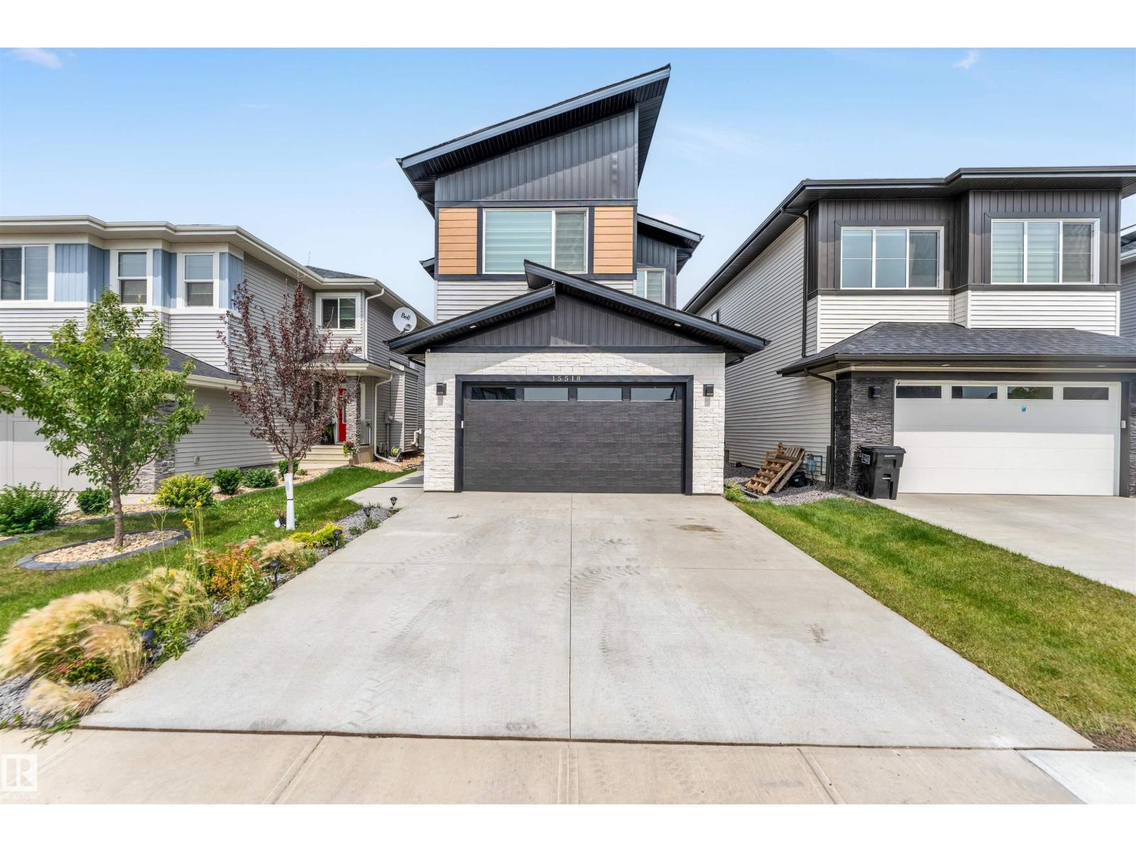 15518 13a Av Sw, Edmonton, Alberta