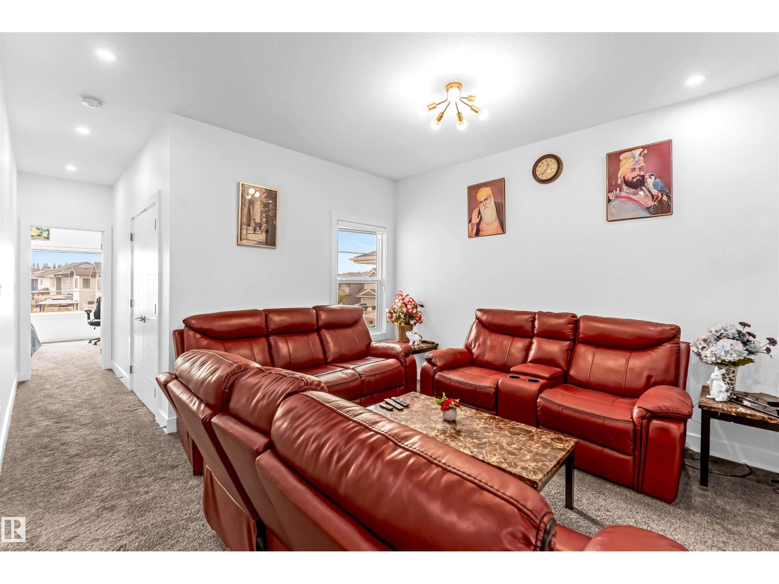 15518 13a Av Sw, Edmonton, Alberta