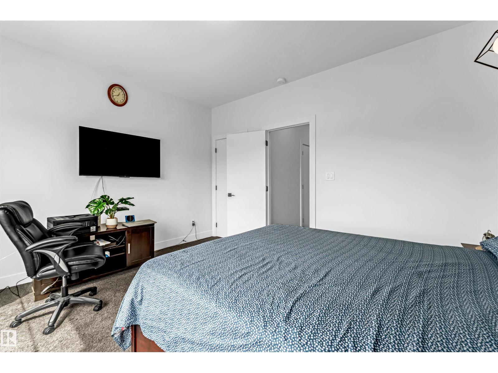 15518 13a Av Sw, Edmonton, Alberta