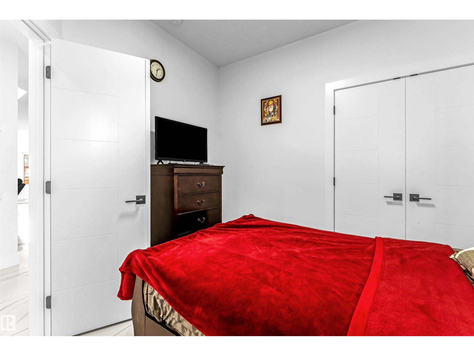 15518 13a Av Sw, Edmonton, Alberta