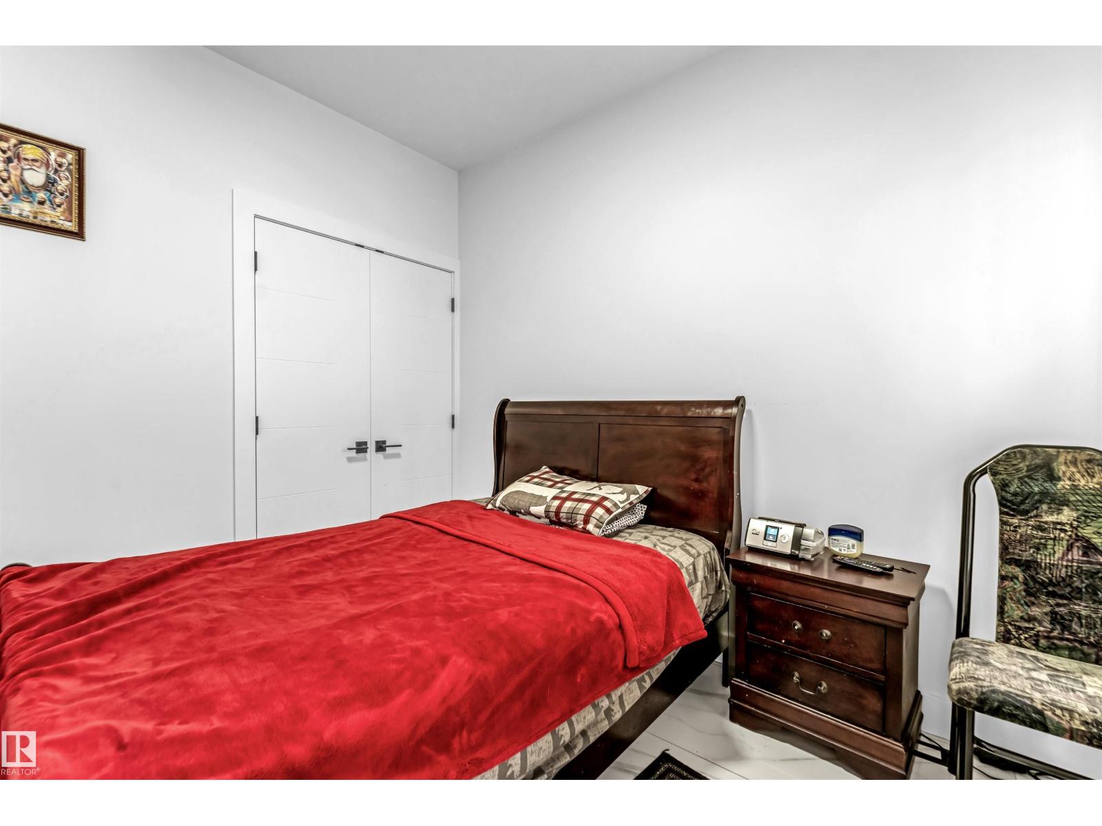 15518 13a Av Sw, Edmonton, Alberta