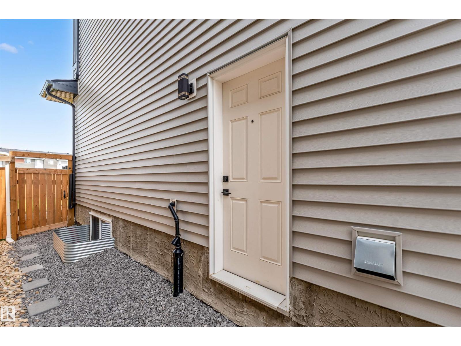 15518 13a Av Sw, Edmonton, Alberta