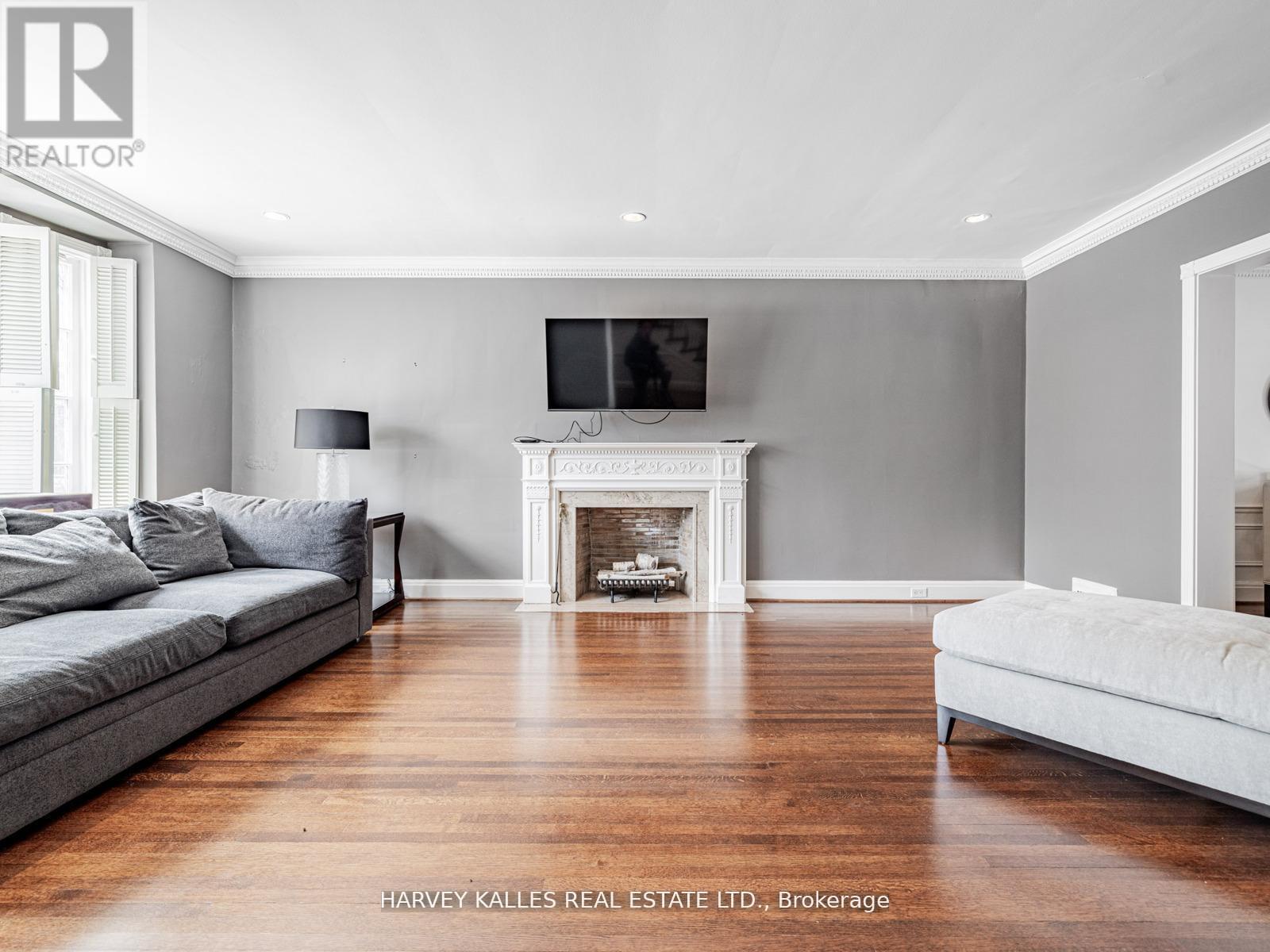 2 Silverwood Avenue, Toronto (forest Hill South), Ontario