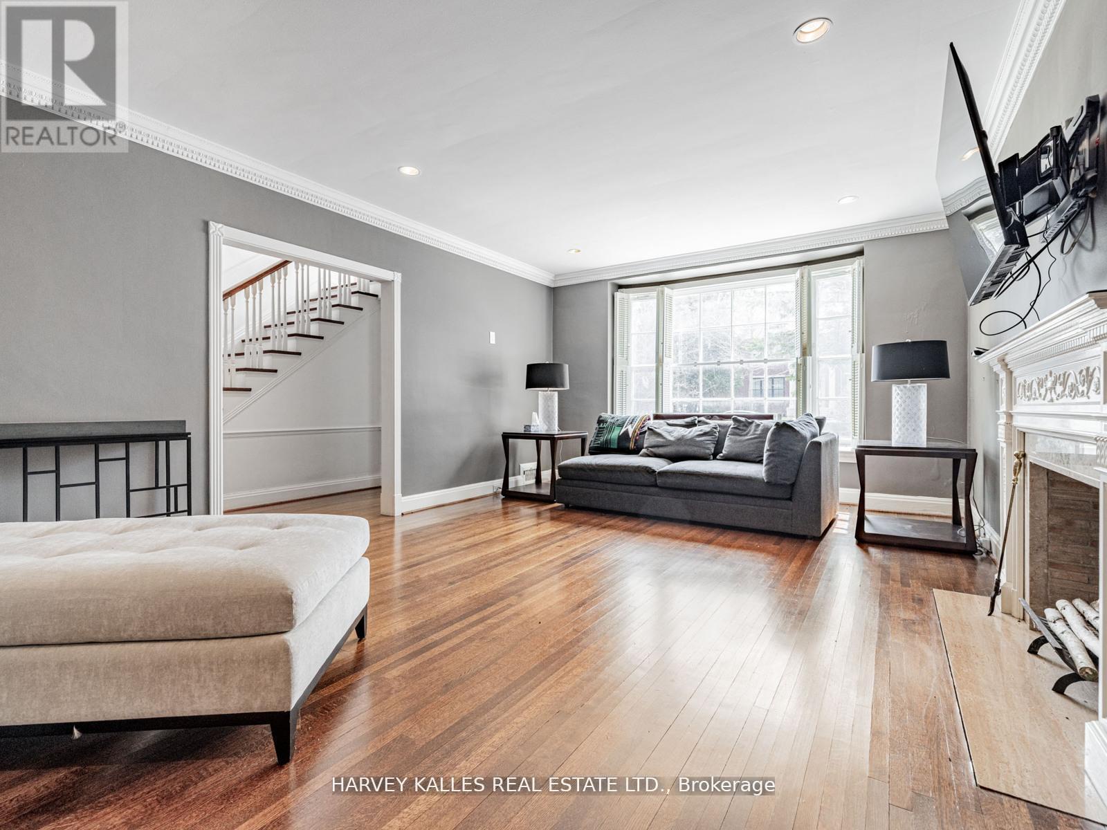 2 Silverwood Avenue, Toronto (forest Hill South), Ontario