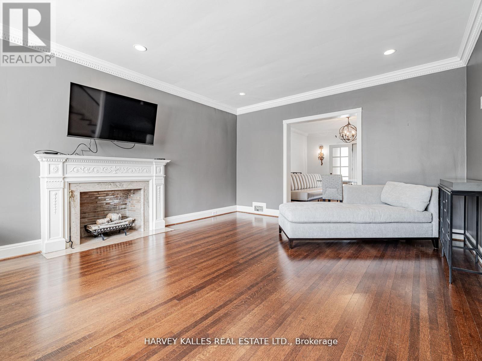 2 Silverwood Avenue, Toronto (forest Hill South), Ontario