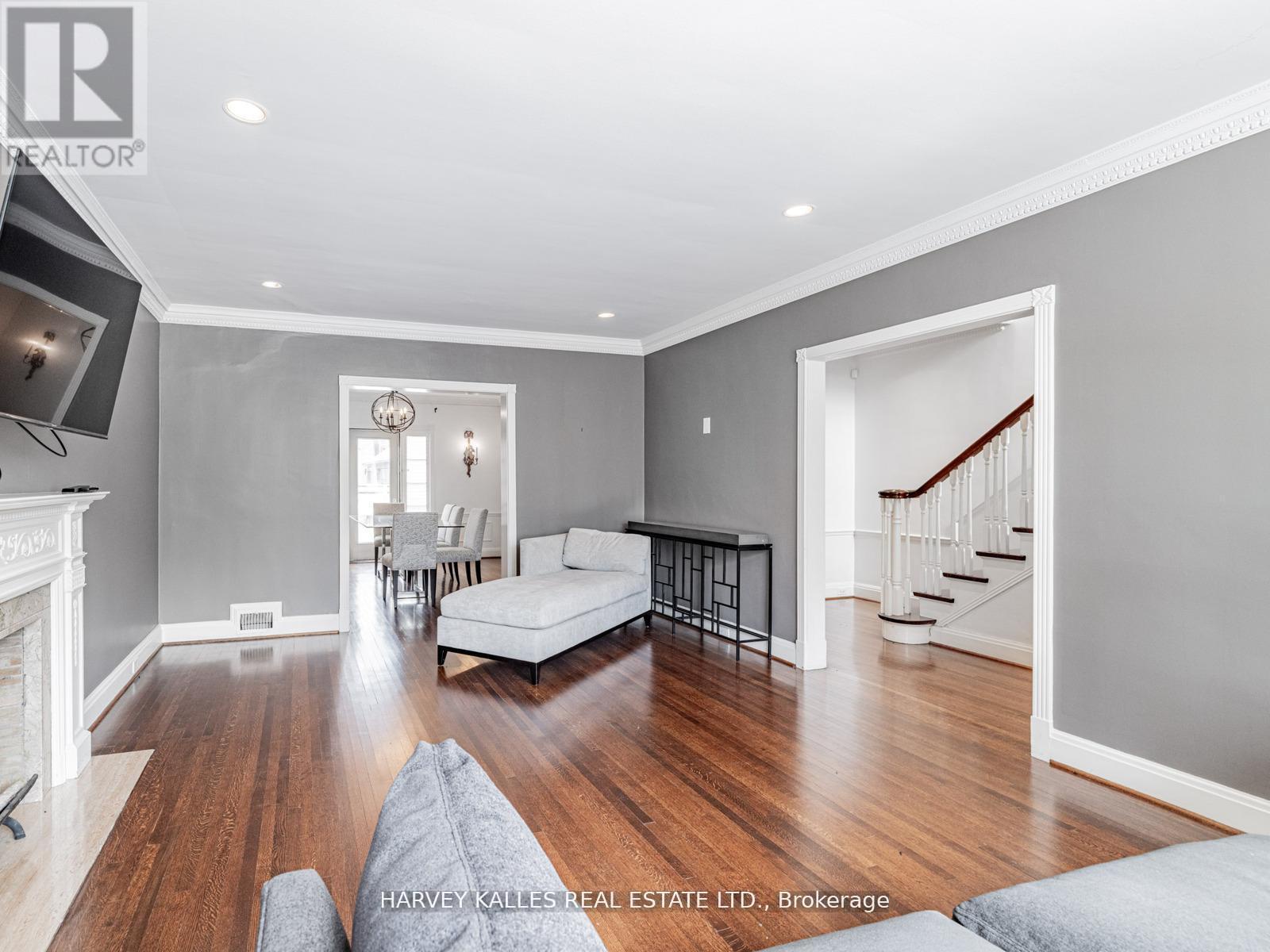 2 Silverwood Avenue, Toronto (forest Hill South), Ontario