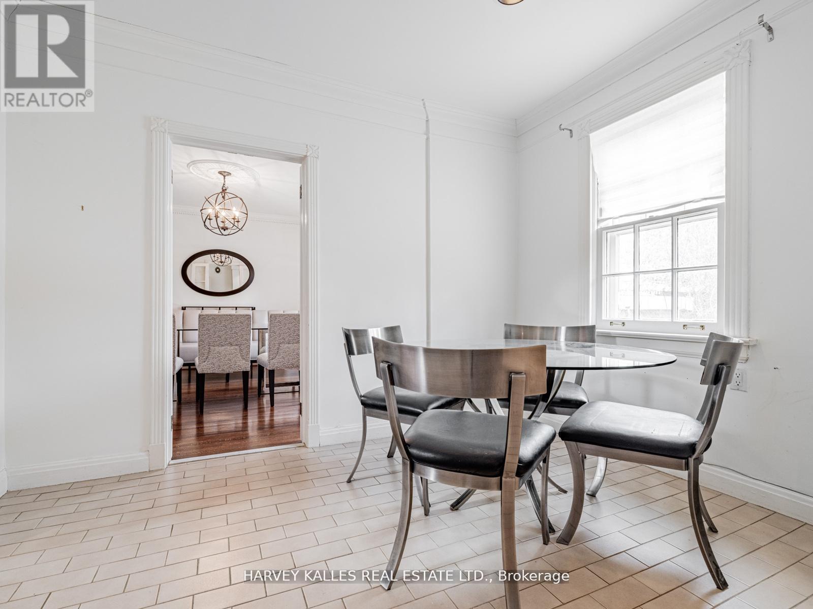 2 Silverwood Avenue, Toronto (forest Hill South), Ontario