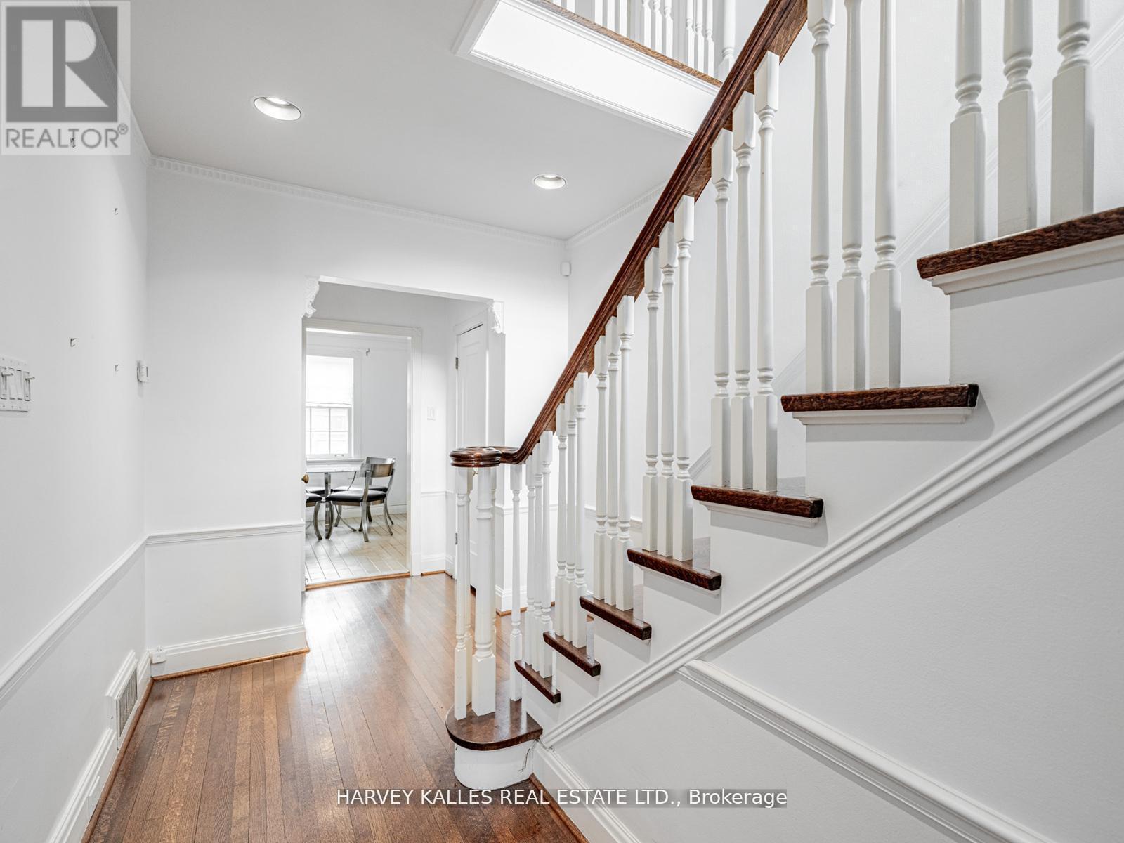 2 Silverwood Avenue, Toronto (forest Hill South), Ontario