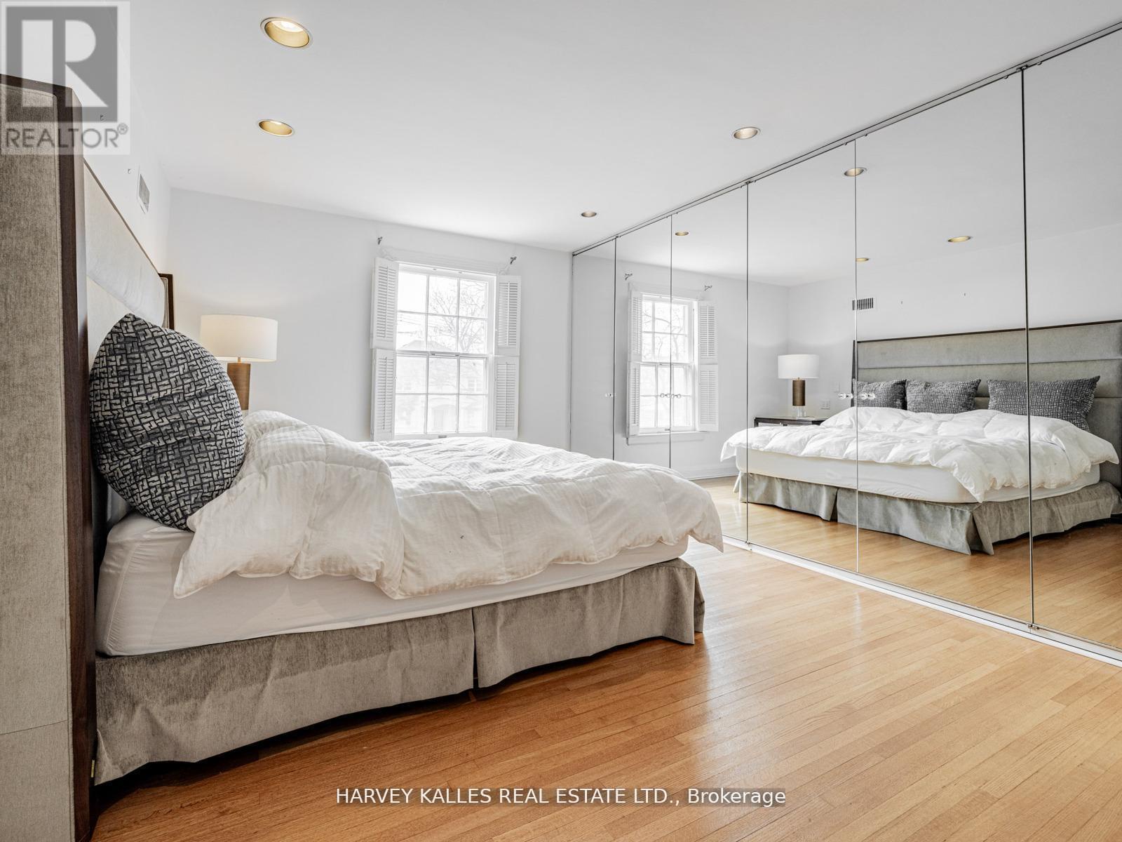 2 Silverwood Avenue, Toronto (forest Hill South), Ontario