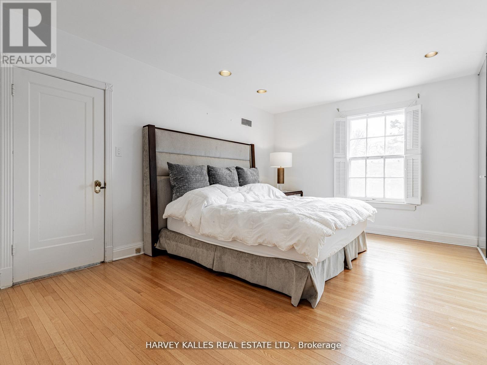 2 Silverwood Avenue, Toronto (forest Hill South), Ontario