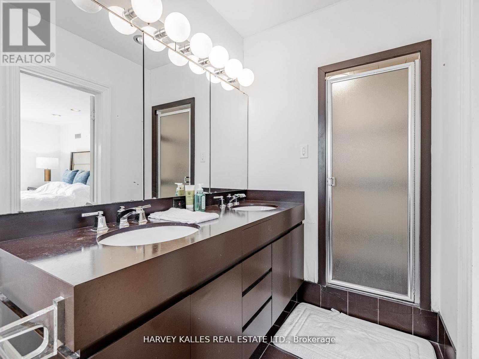 2 Silverwood Avenue, Toronto (forest Hill South), Ontario