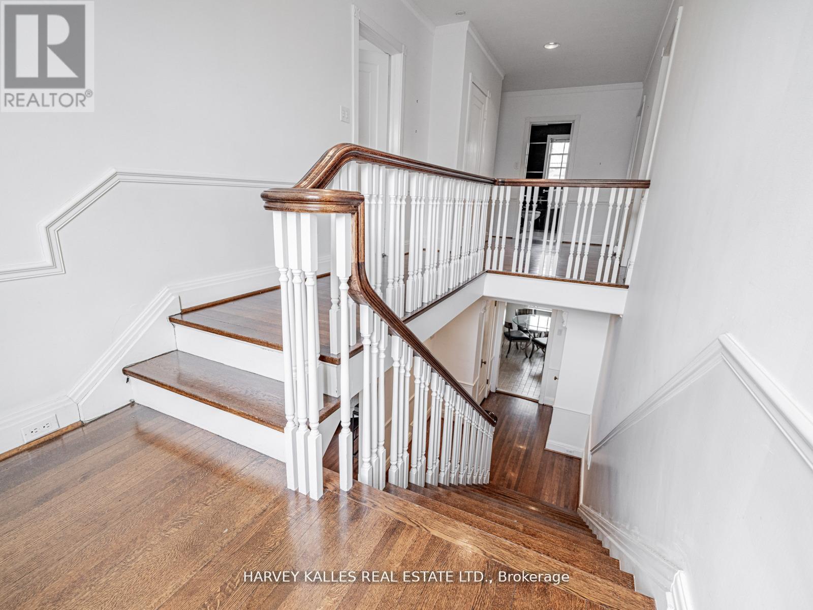 2 Silverwood Avenue, Toronto (forest Hill South), Ontario