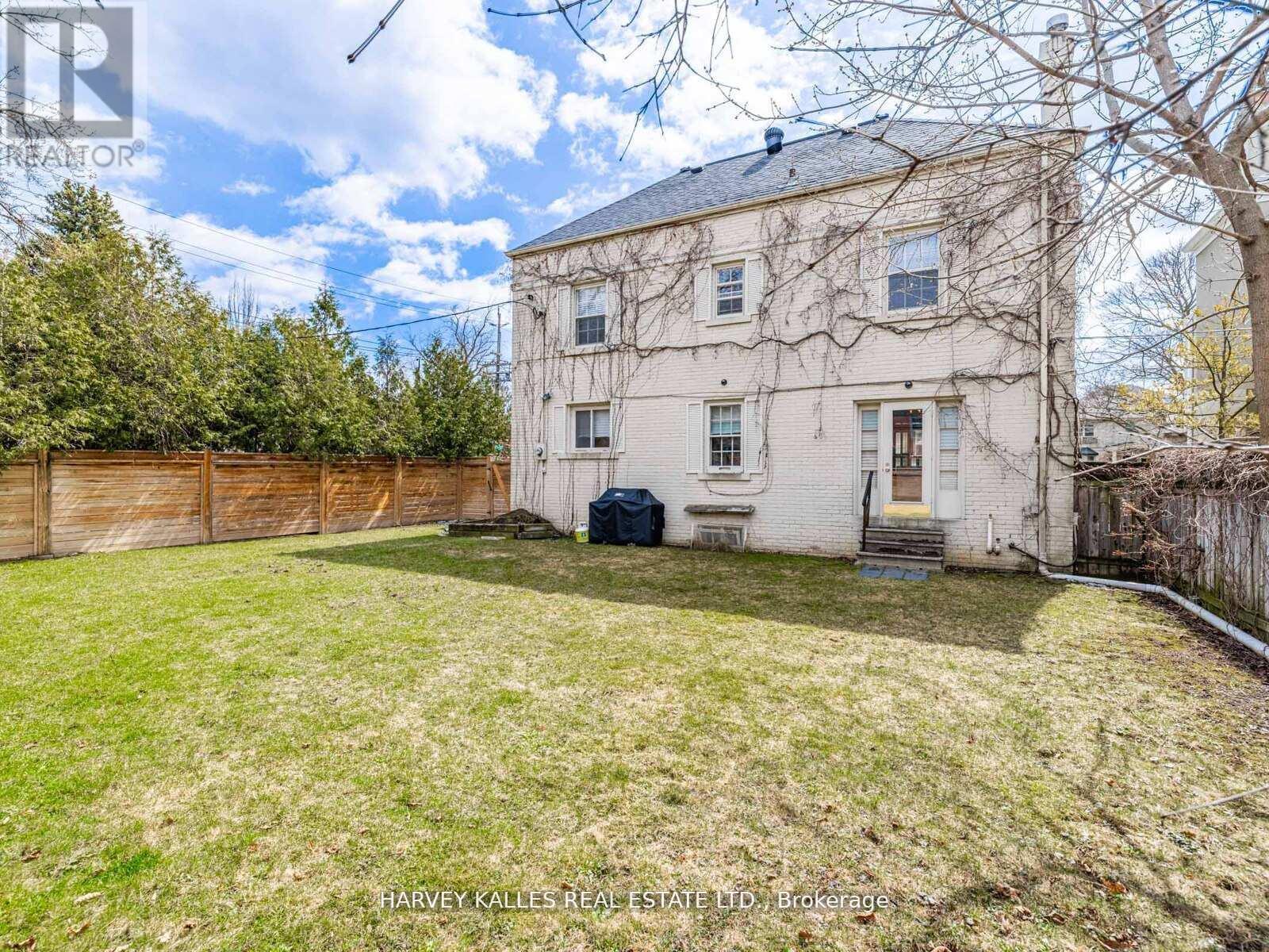 2 Silverwood Avenue, Toronto (forest Hill South), Ontario