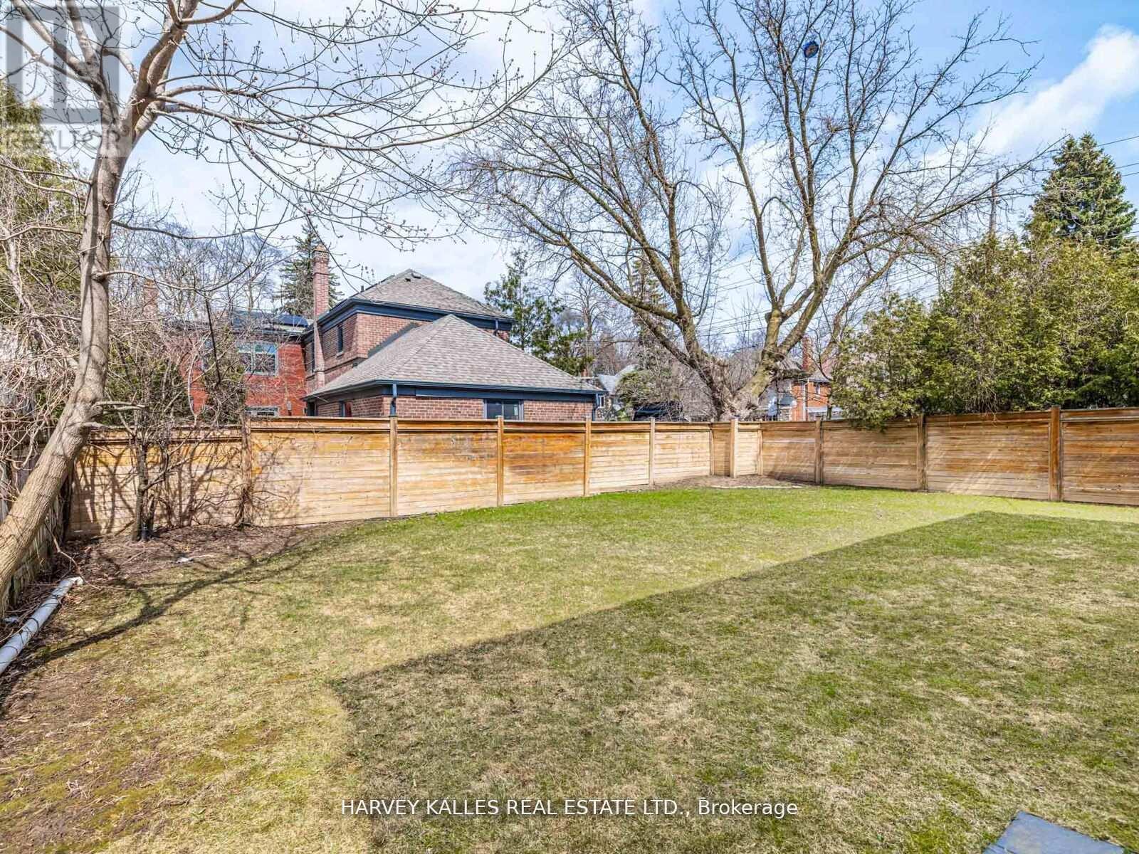 2 Silverwood Avenue, Toronto (forest Hill South), Ontario