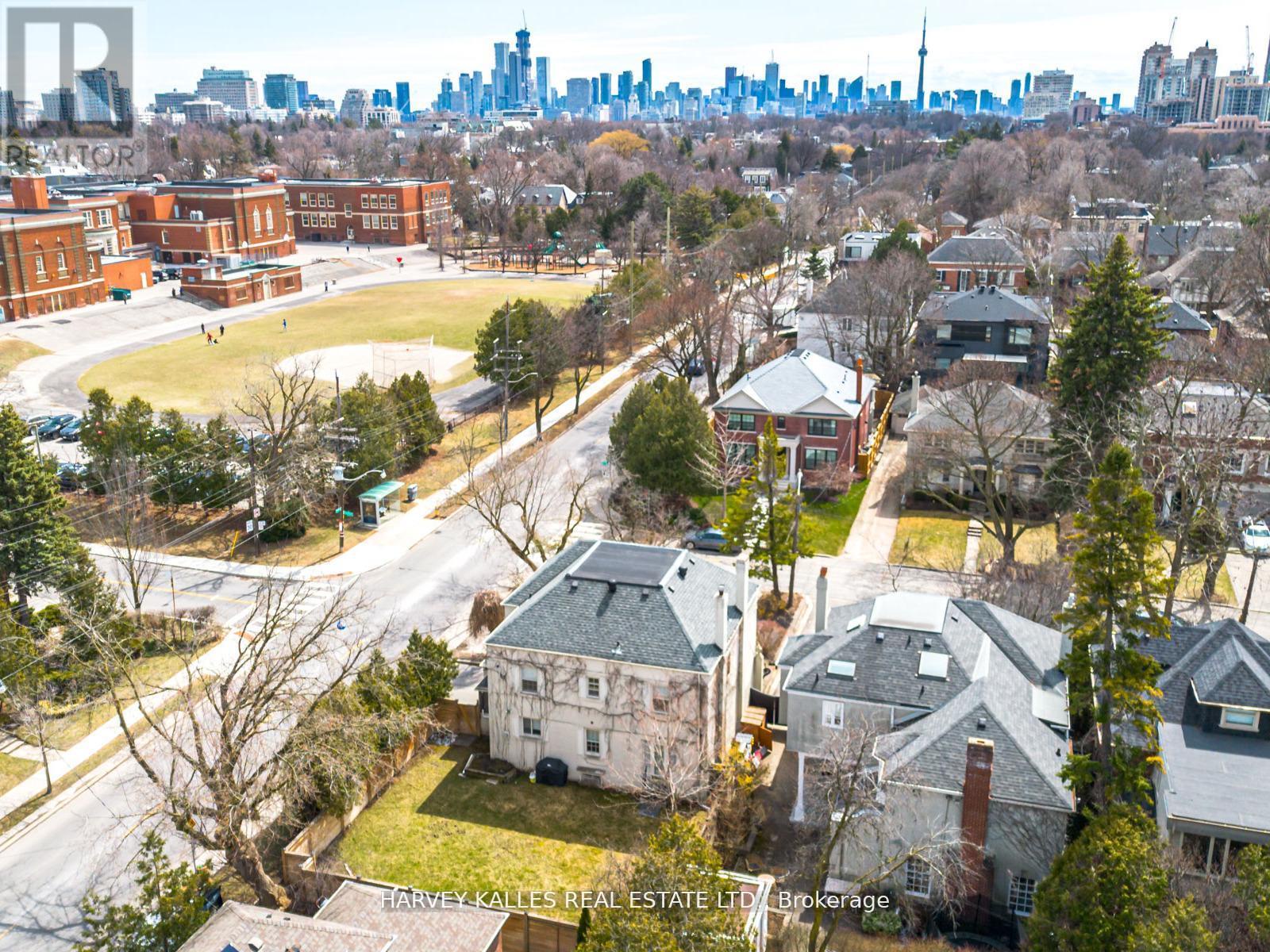 2 Silverwood Avenue, Toronto (forest Hill South), Ontario