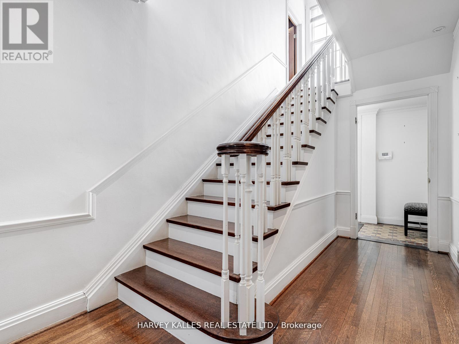 2 Silverwood Avenue, Toronto (forest Hill South), Ontario