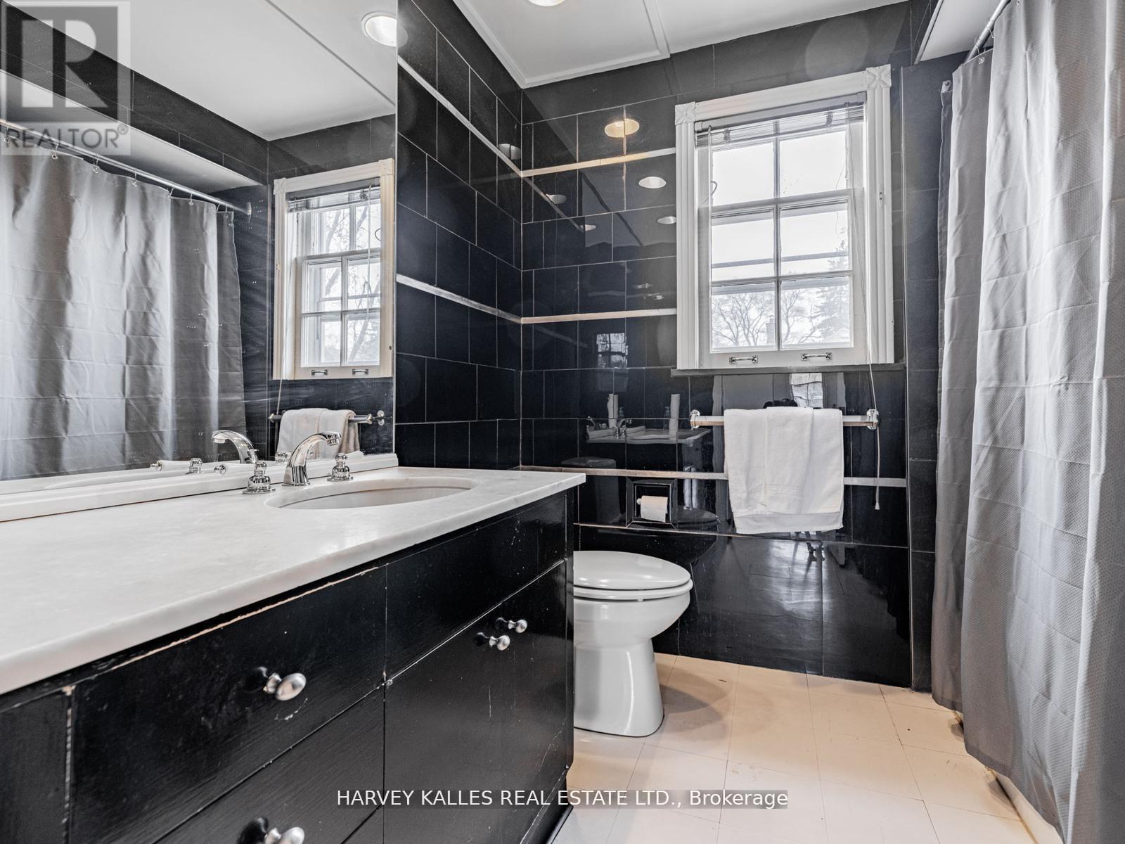 2 Silverwood Avenue, Toronto (forest Hill South), Ontario